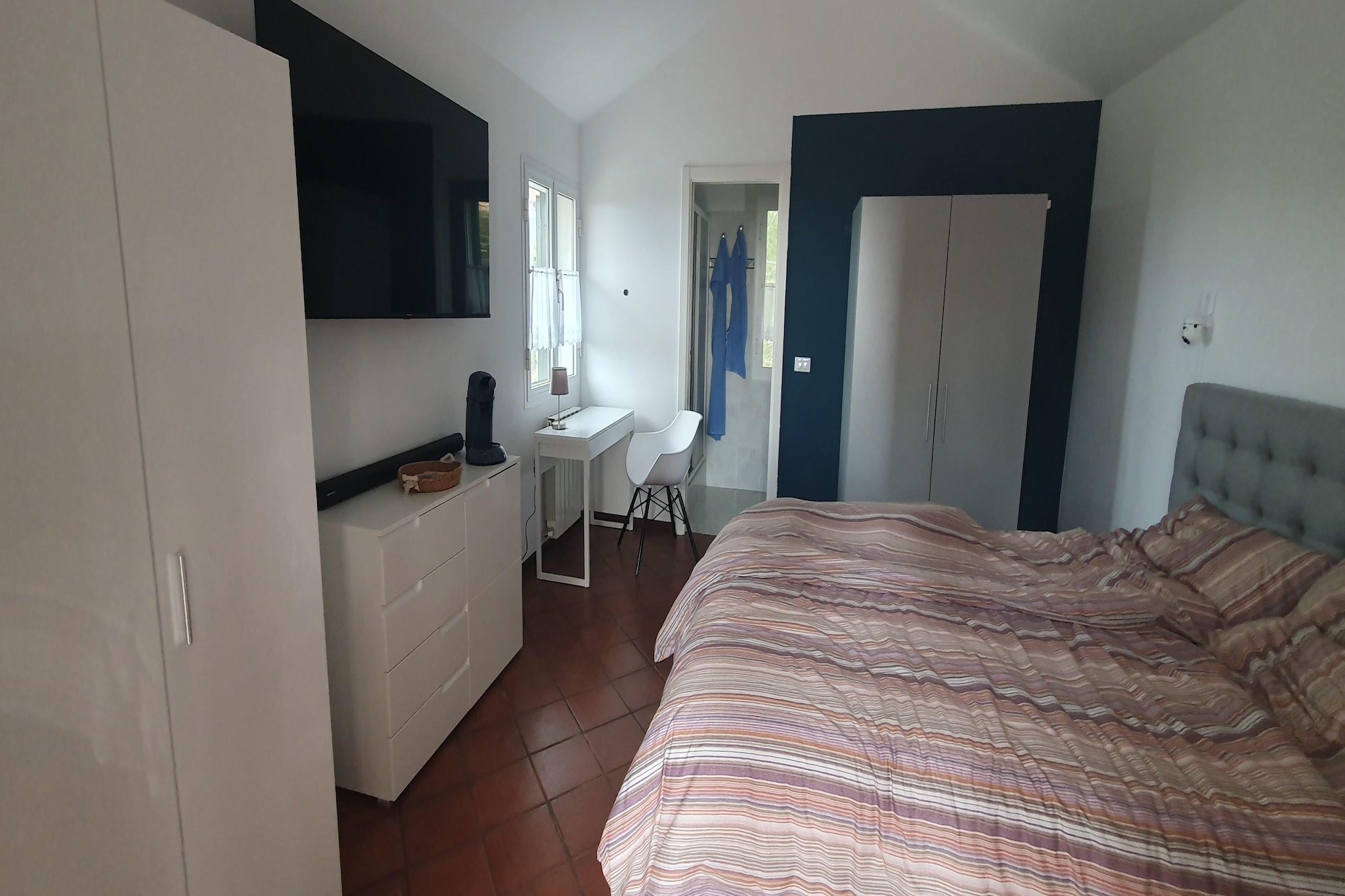 Charmante Villa mit drei Apartments und Meerblick-Chambre