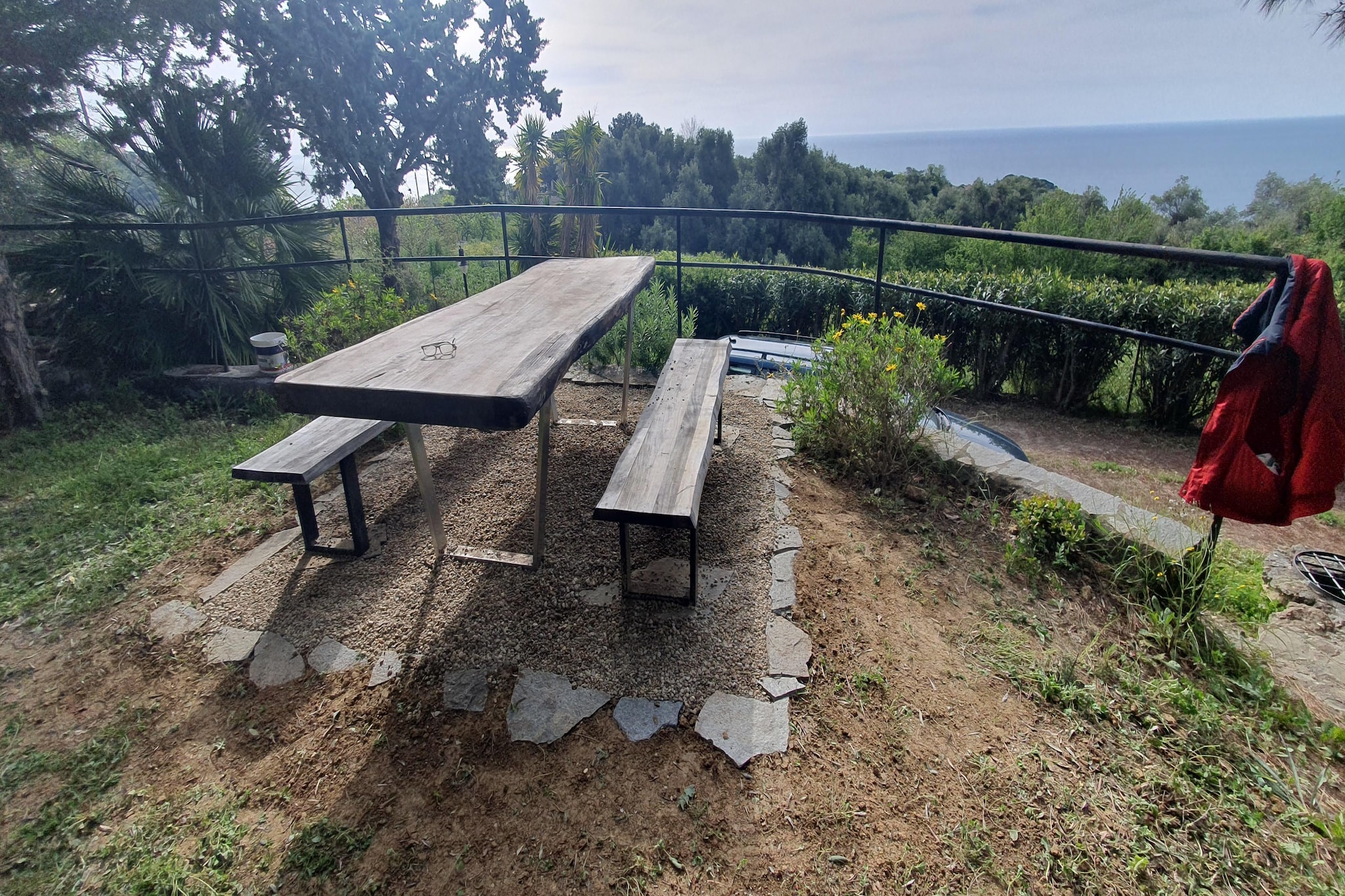 Charmante Villa mit drei Apartments und Meerblick-Jardins en été