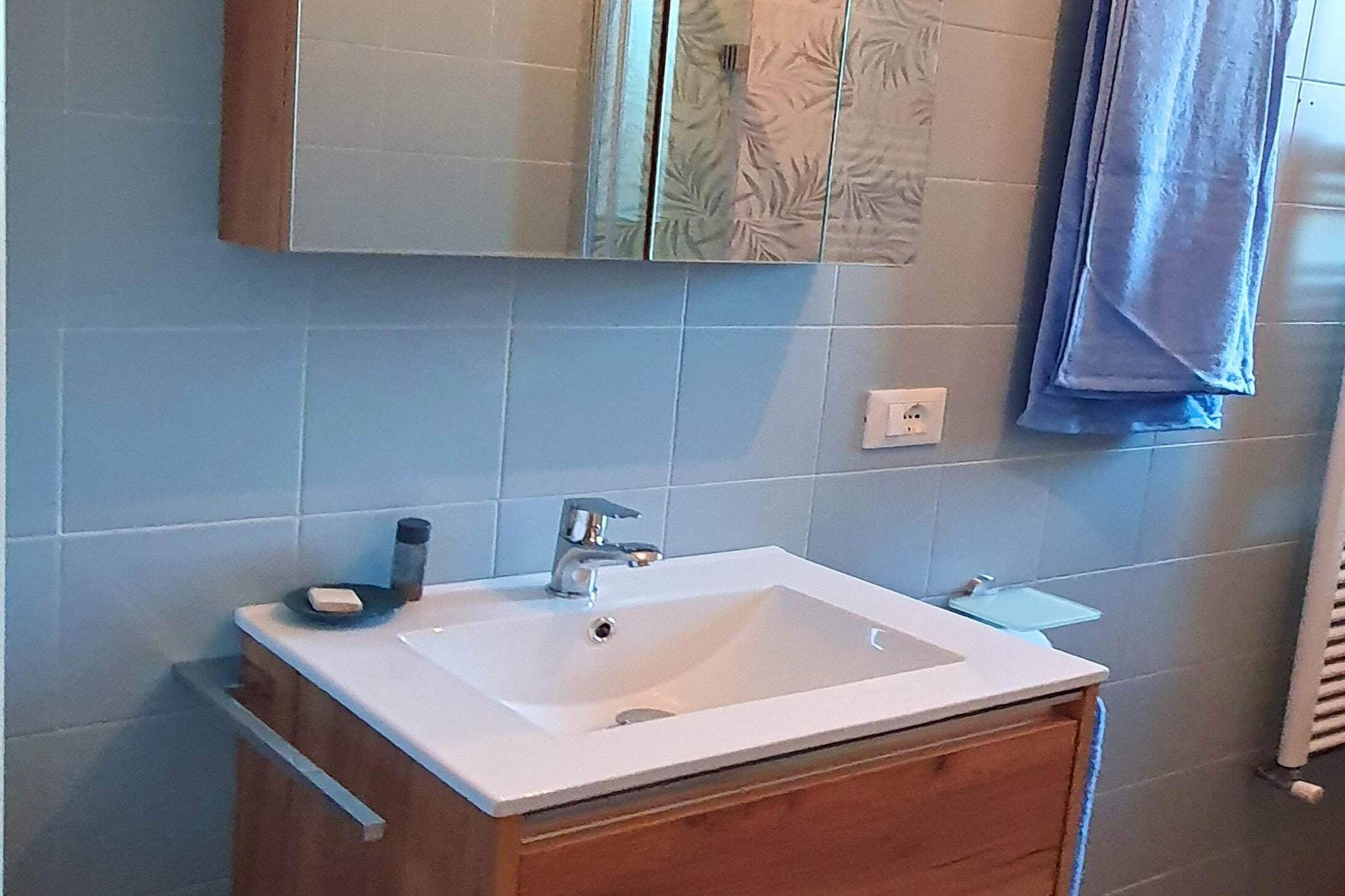 Charmante Villa mit drei Apartments und Meerblick-Salle de bain