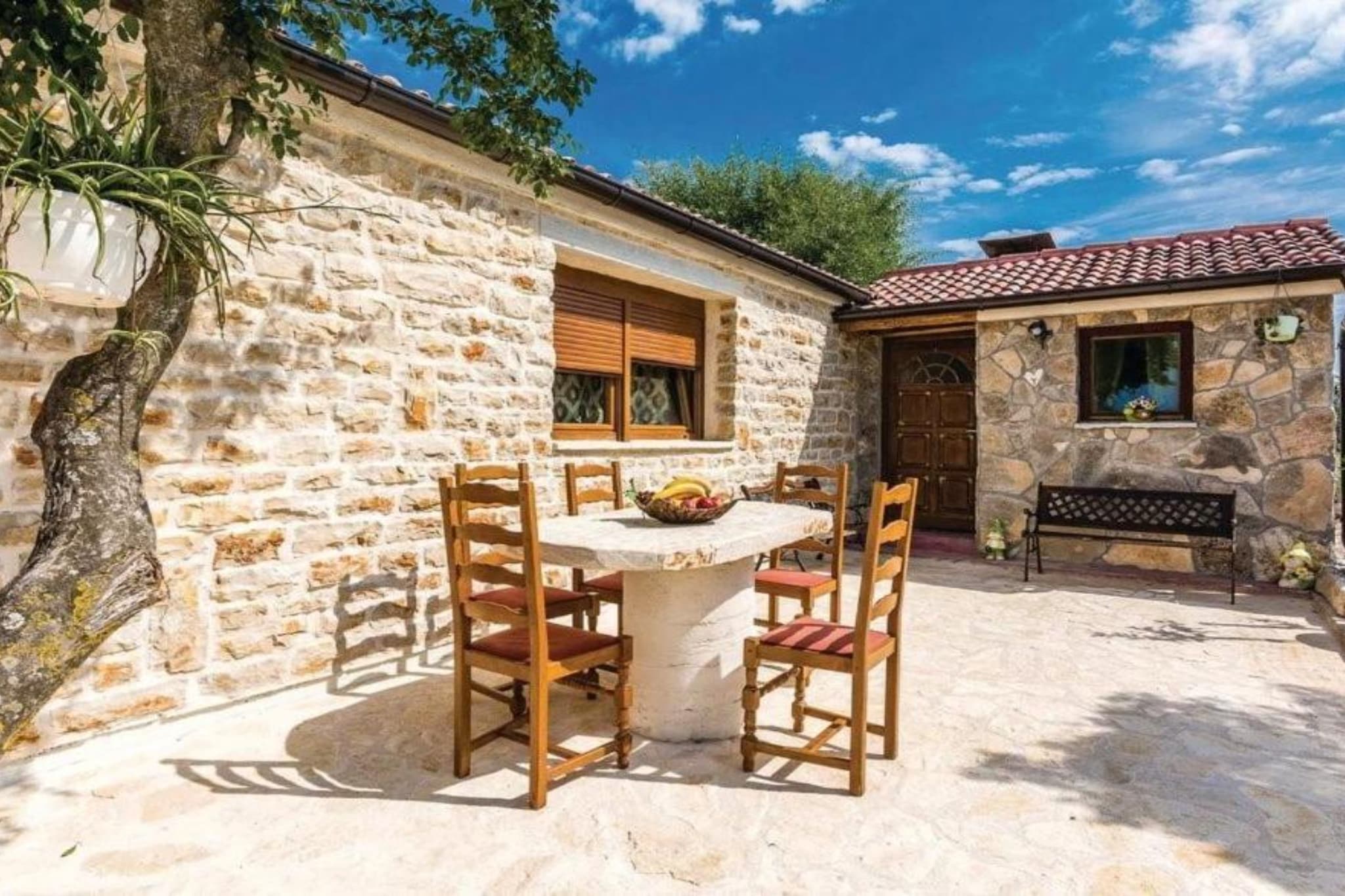 Holiday House Luka - Three bedroom Vila with Pool