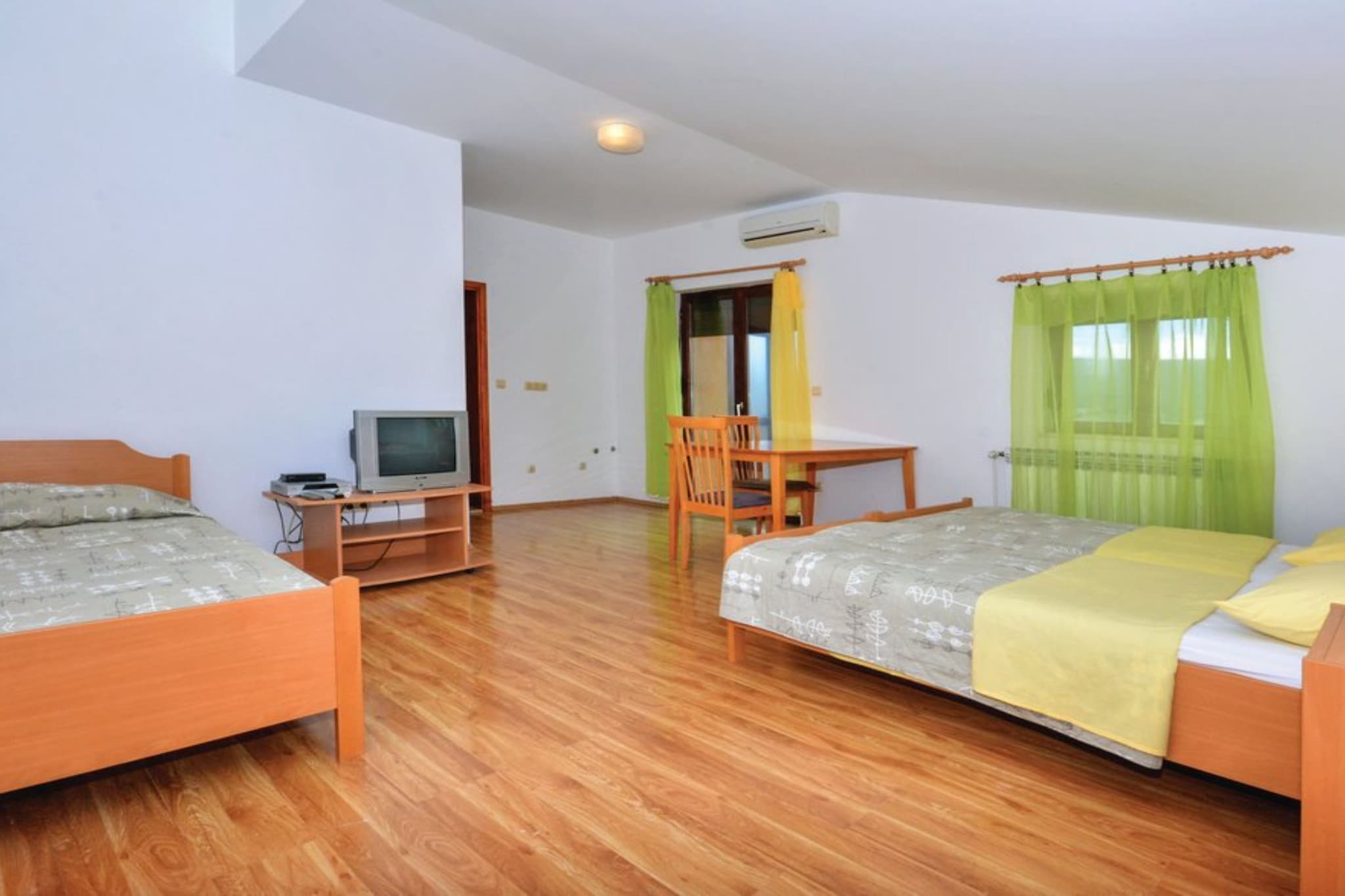 Sobe Melada - Twin Room With Balcony and Mountain View (A2)