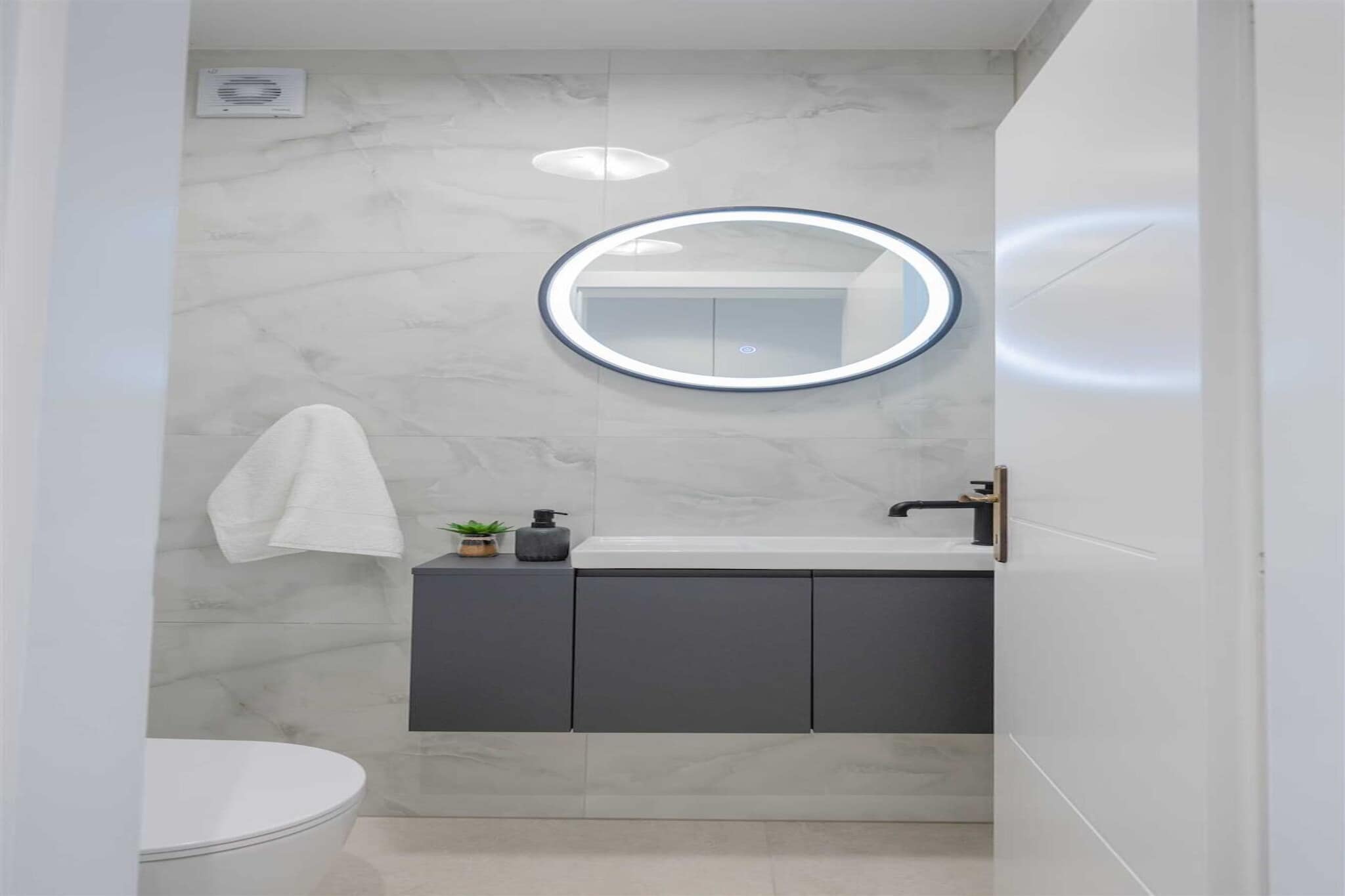 UNIQUE VILLA PIETRA-Badezimmer