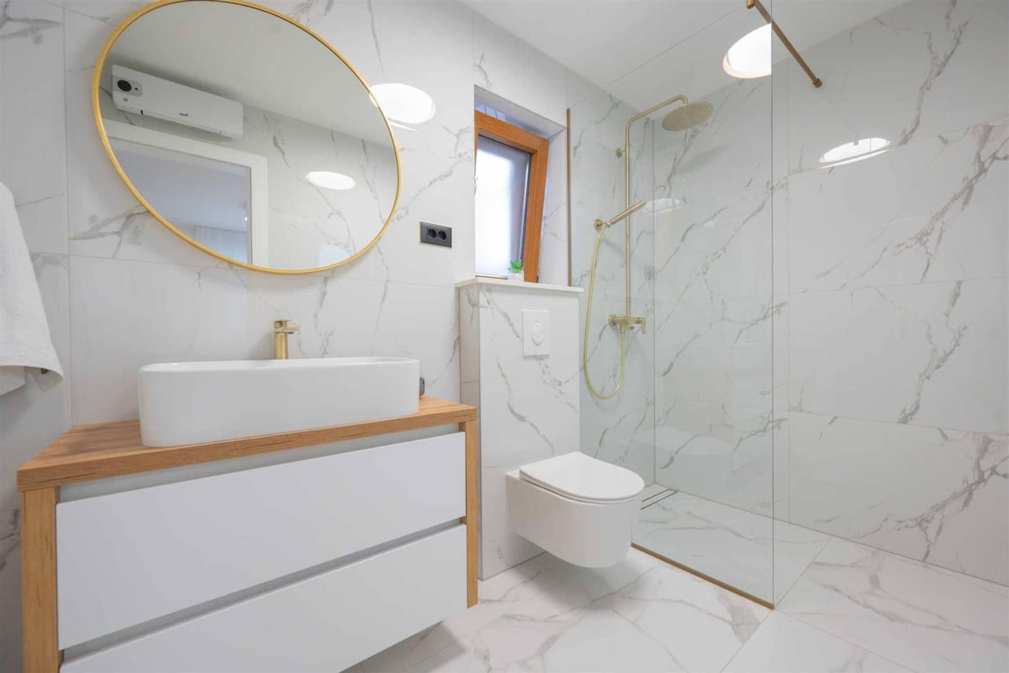 UNIQUE VILLA PIETRA-Badezimmer