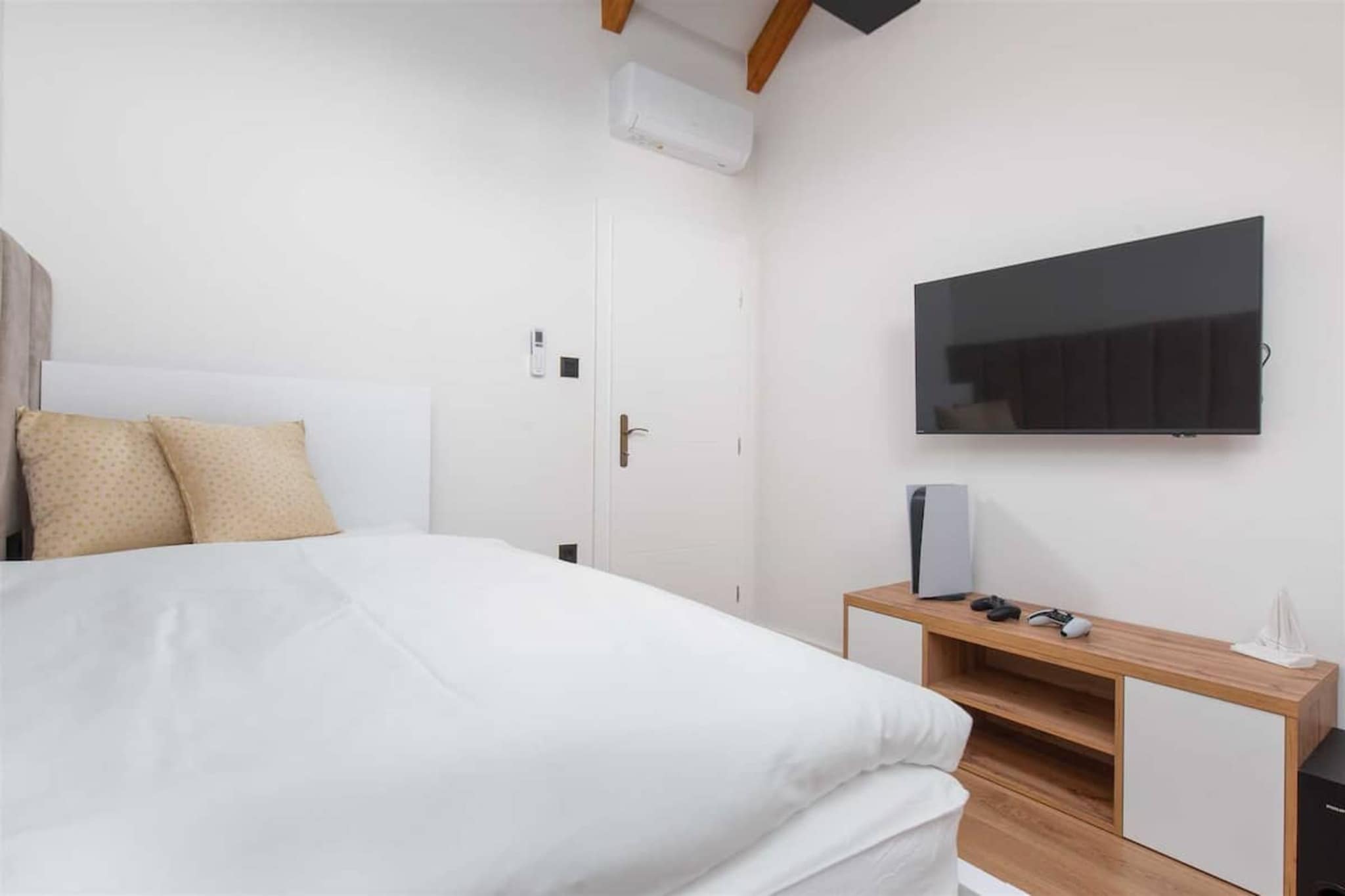 UNIQUE VILLA PIETRA-Schlafzimmer