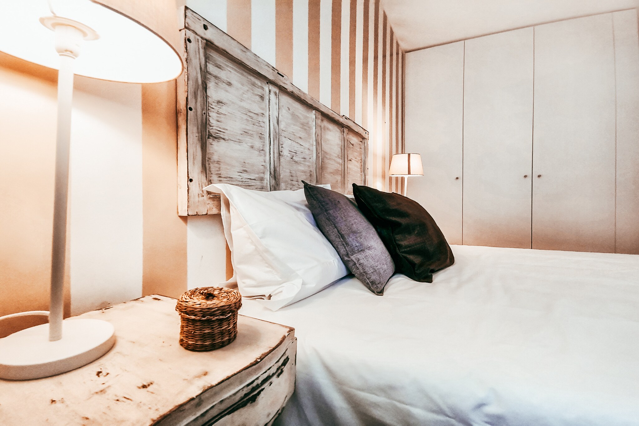 Bridge View with Balcony By Gt House-Slaapkamer