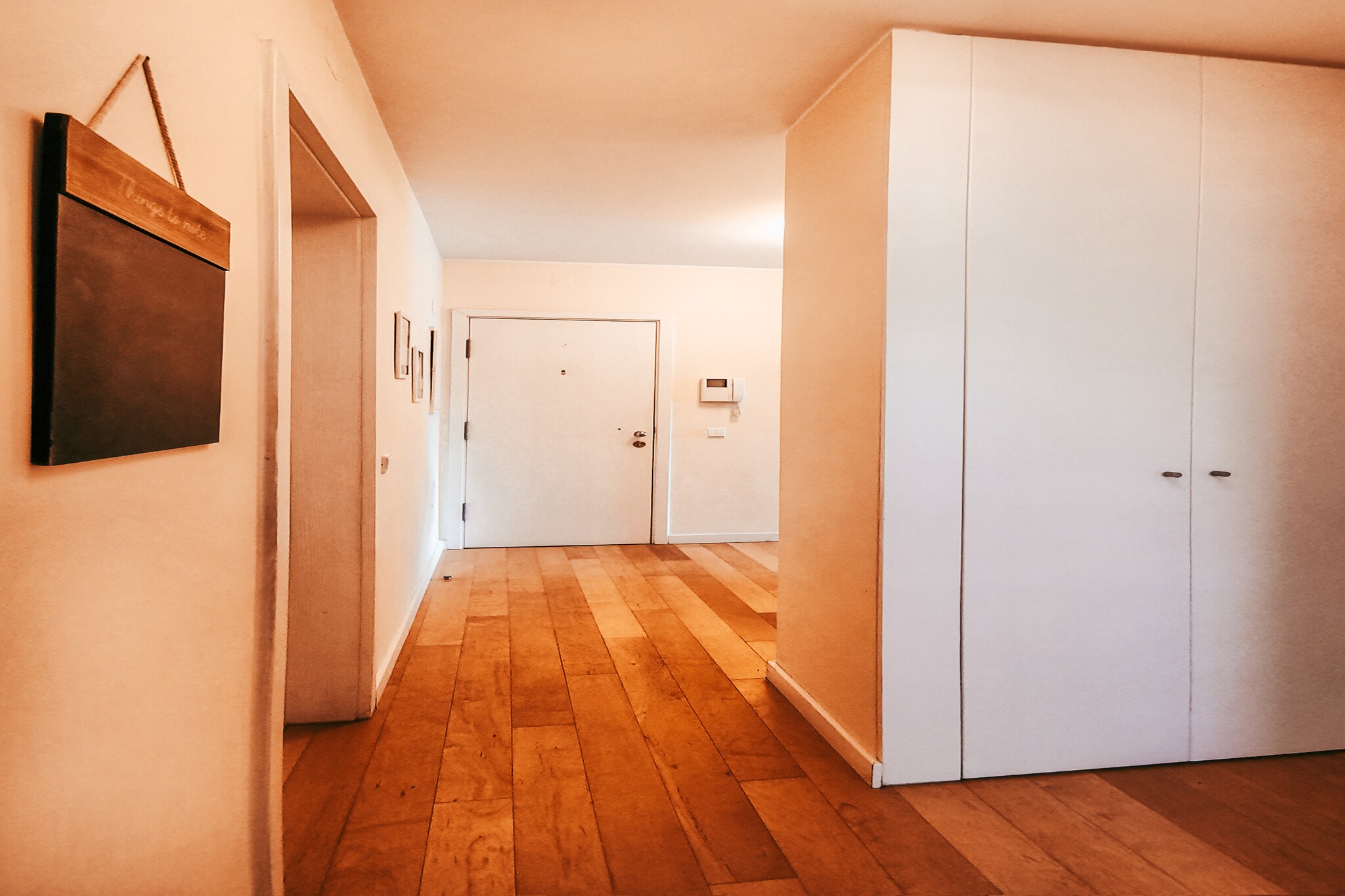 Bridge View with Balcony By Gt House-Overloop