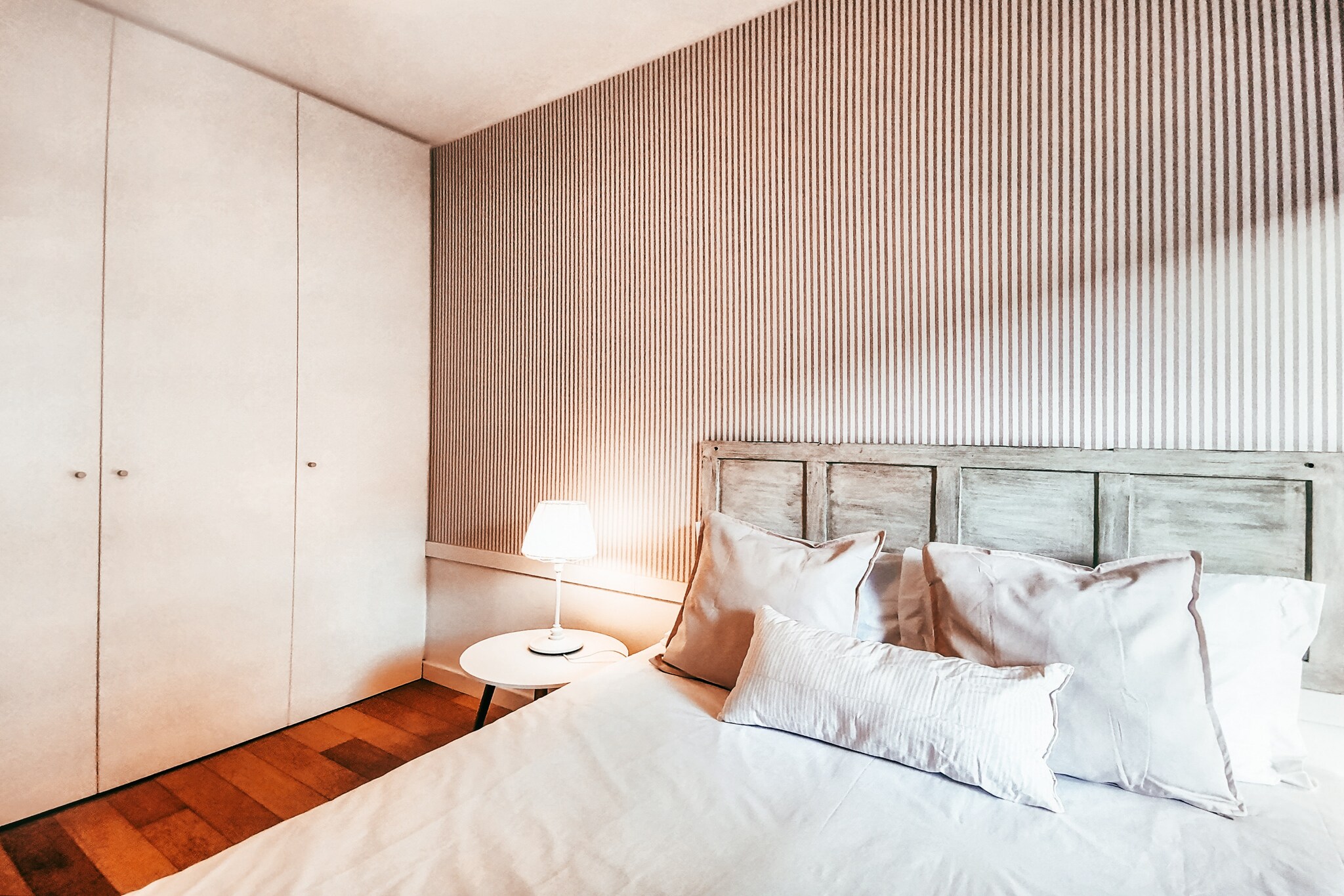 Bridge View with Balcony By Gt House-Slaapkamer