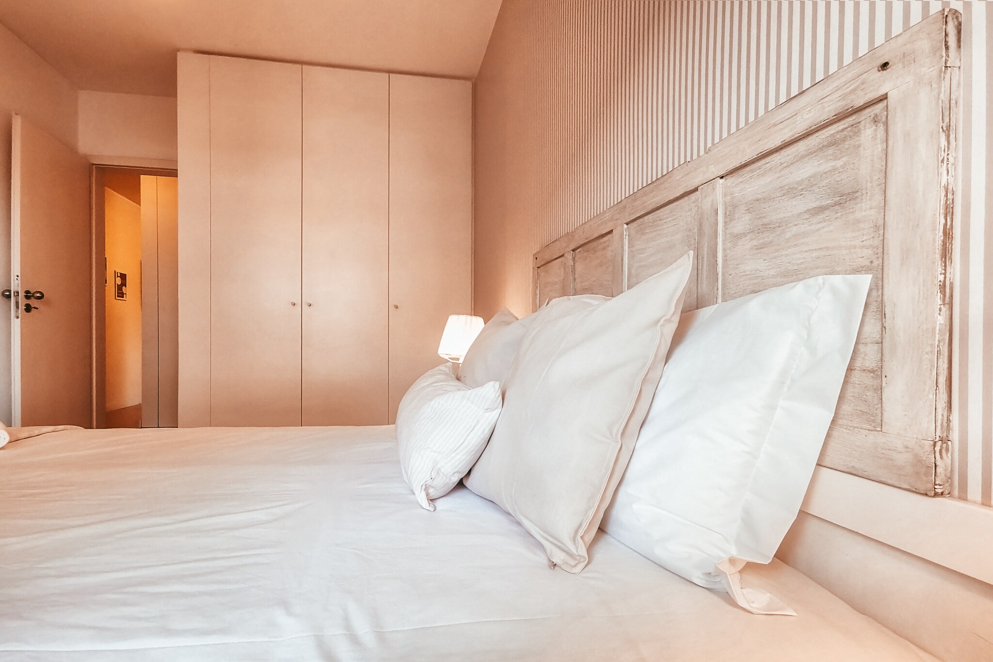 Bridge View with Balcony By Gt House-Slaapkamer