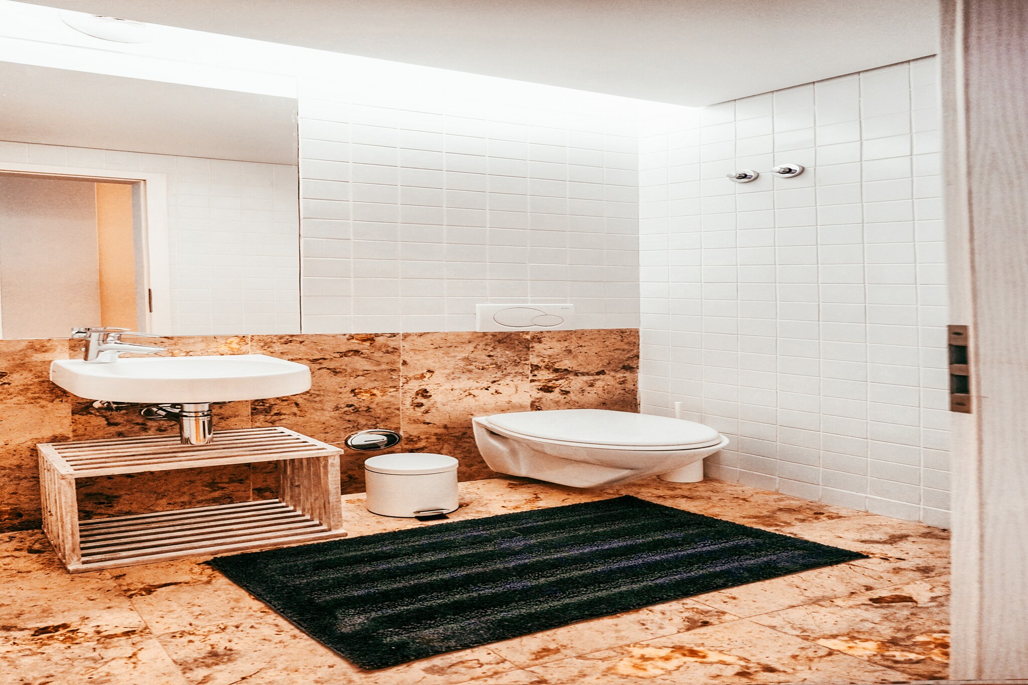 Bridge View with Balcony By Gt House-Badkamer