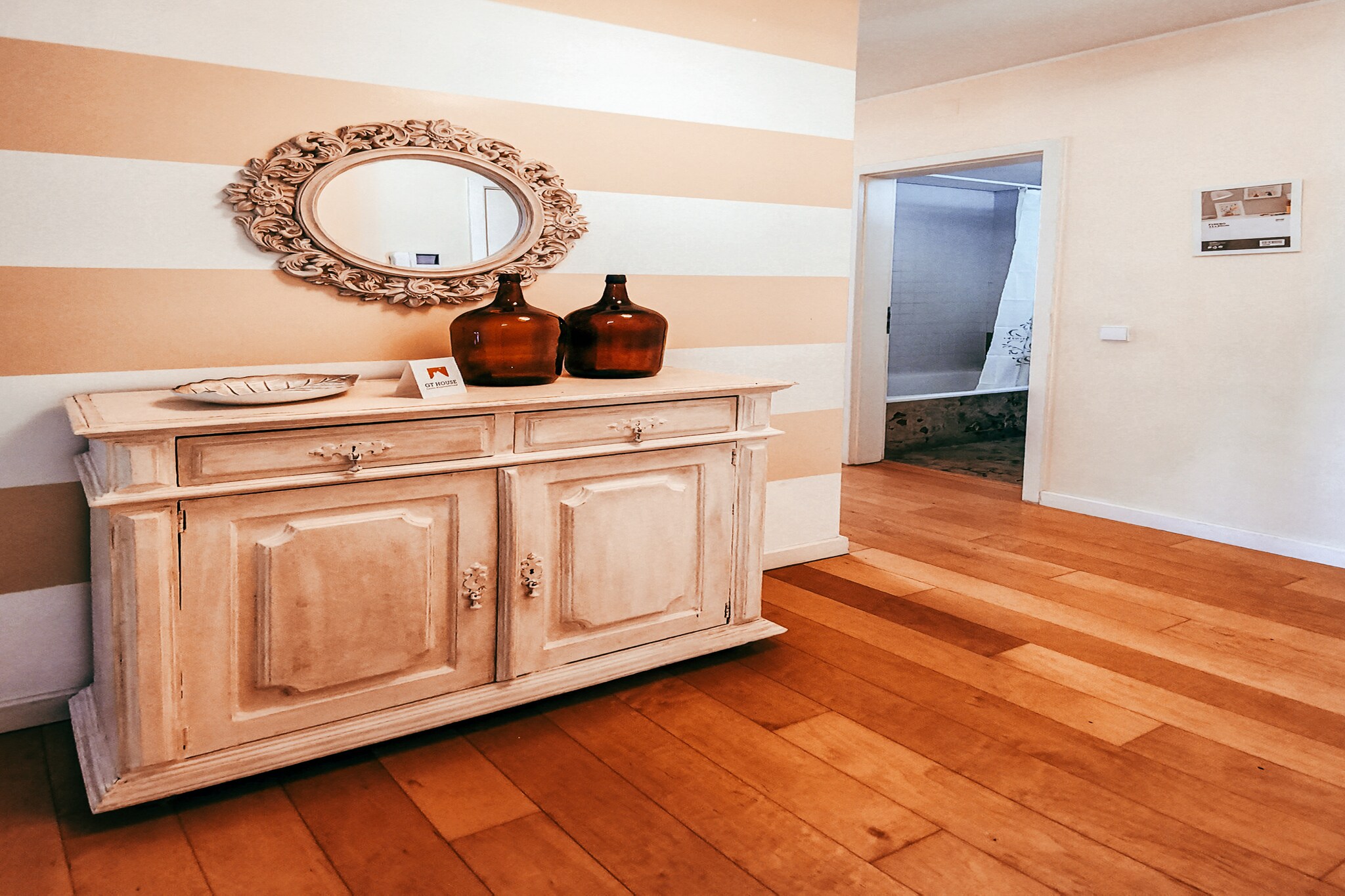 Bridge View with Balcony By Gt House-Sfeer