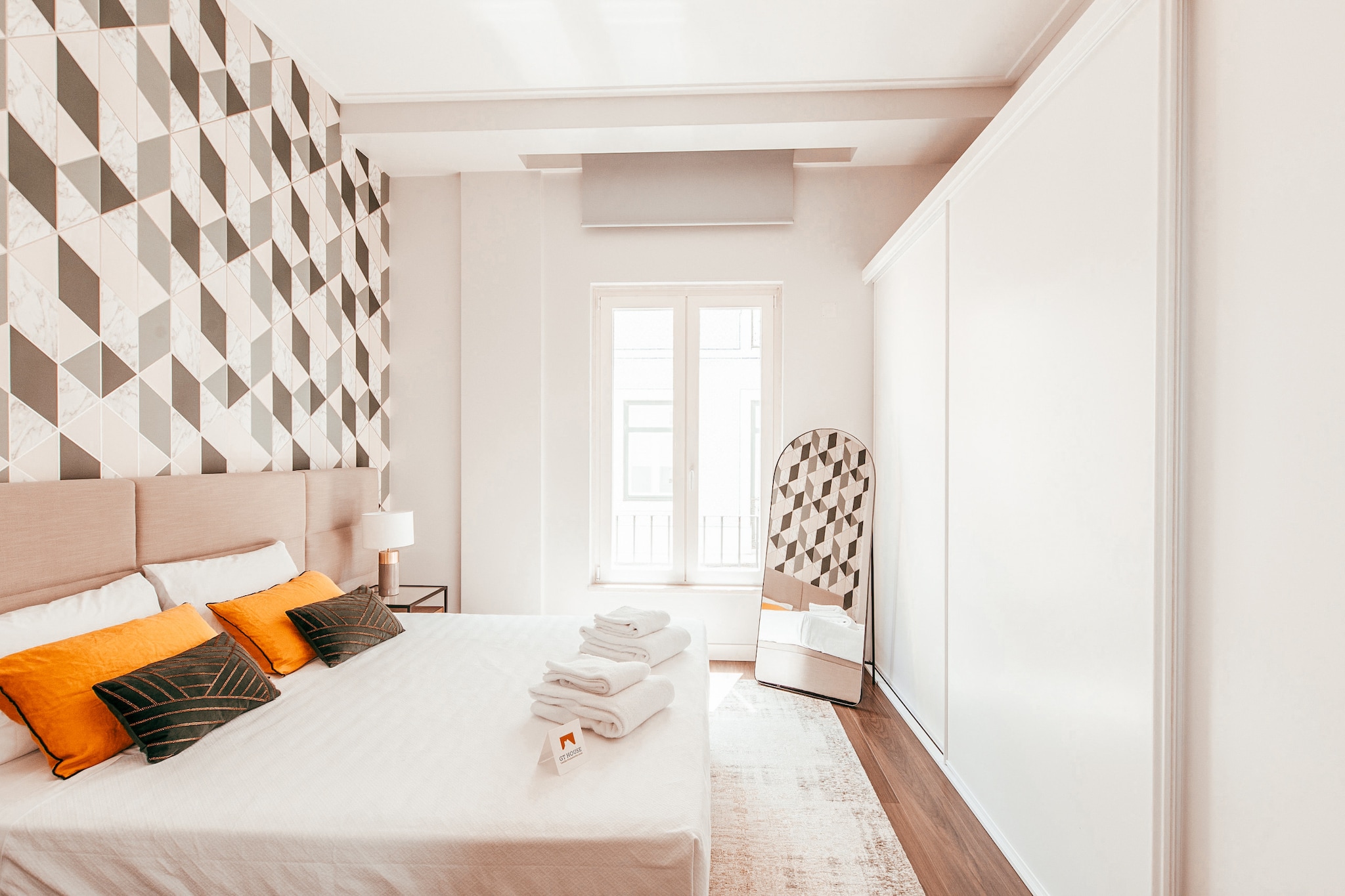 Elegant & Sophisticated Campo Ourique by GT House-Schlafzimmer