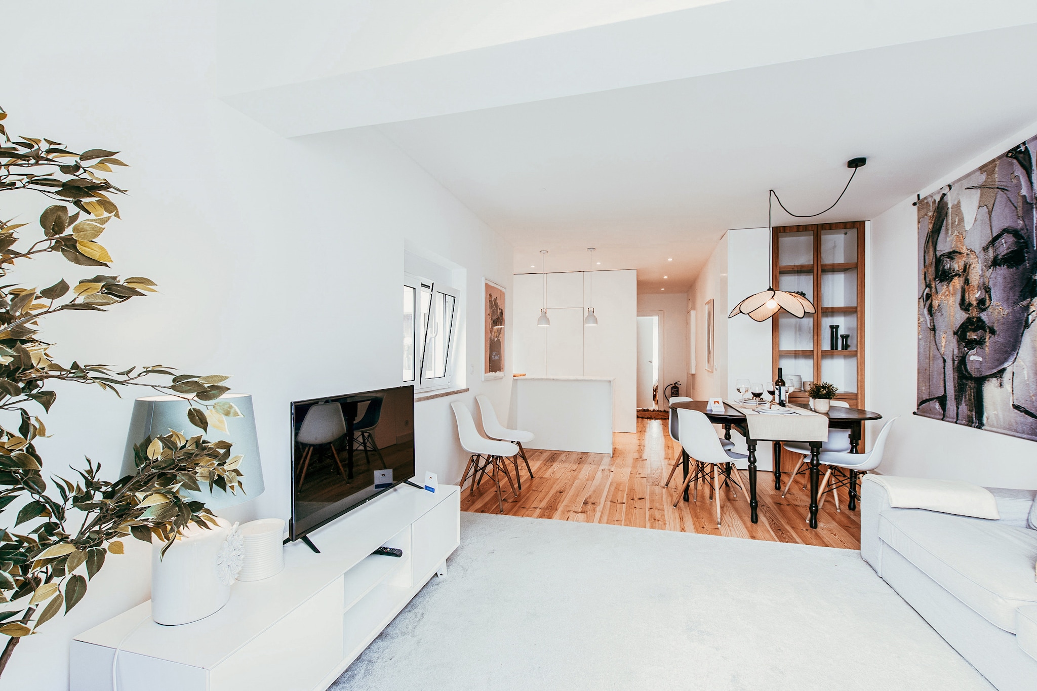 Modern & Charming Alges by GT House-Esszimmer