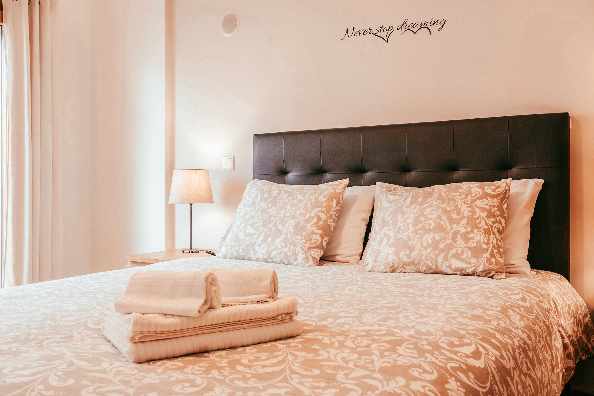 Modern & Elegant 2 bedroom in Amadora by GT House-Schlafzimmer