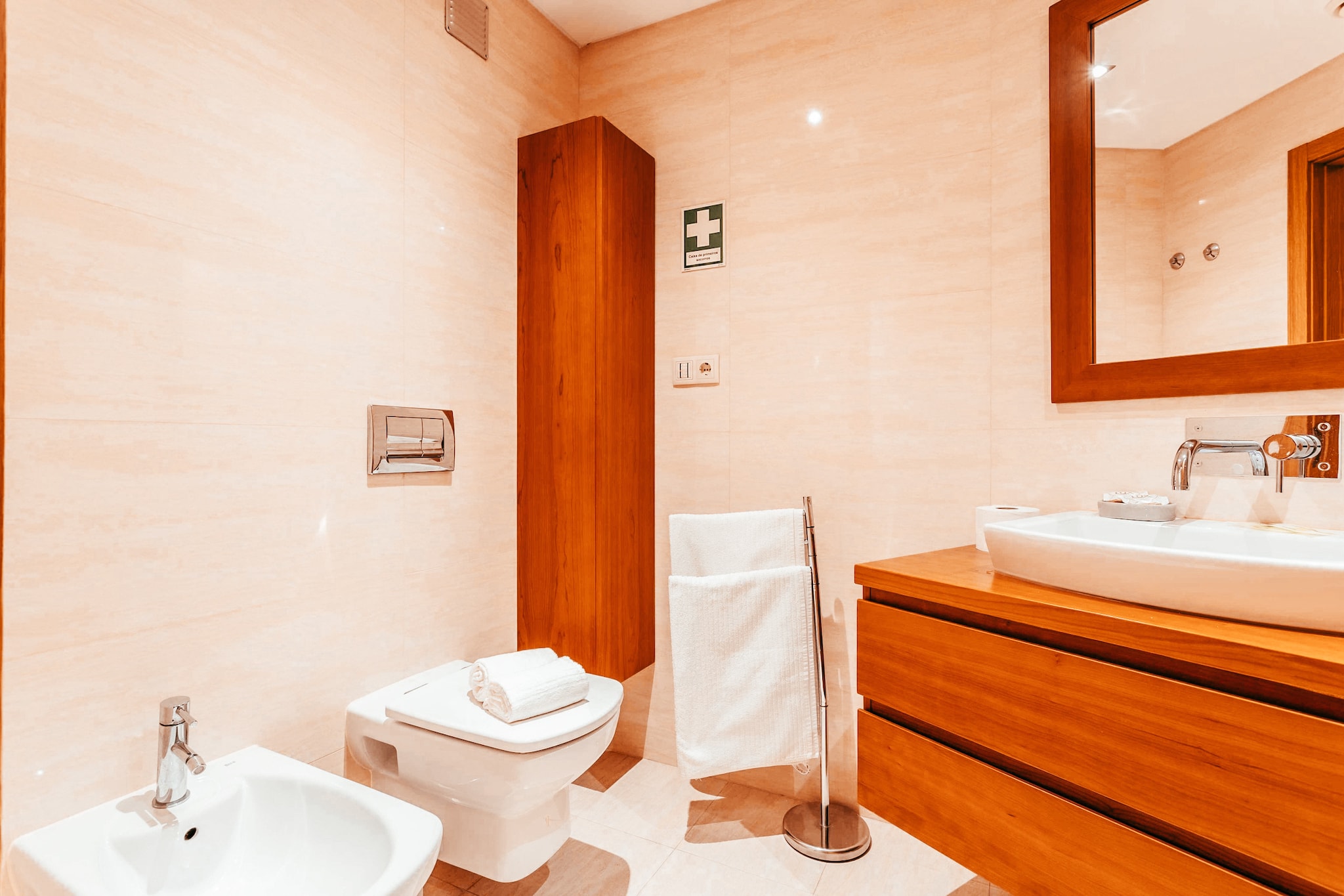 Modern & Elegant 2 bedroom in Amadora by GT House-Badezimmer