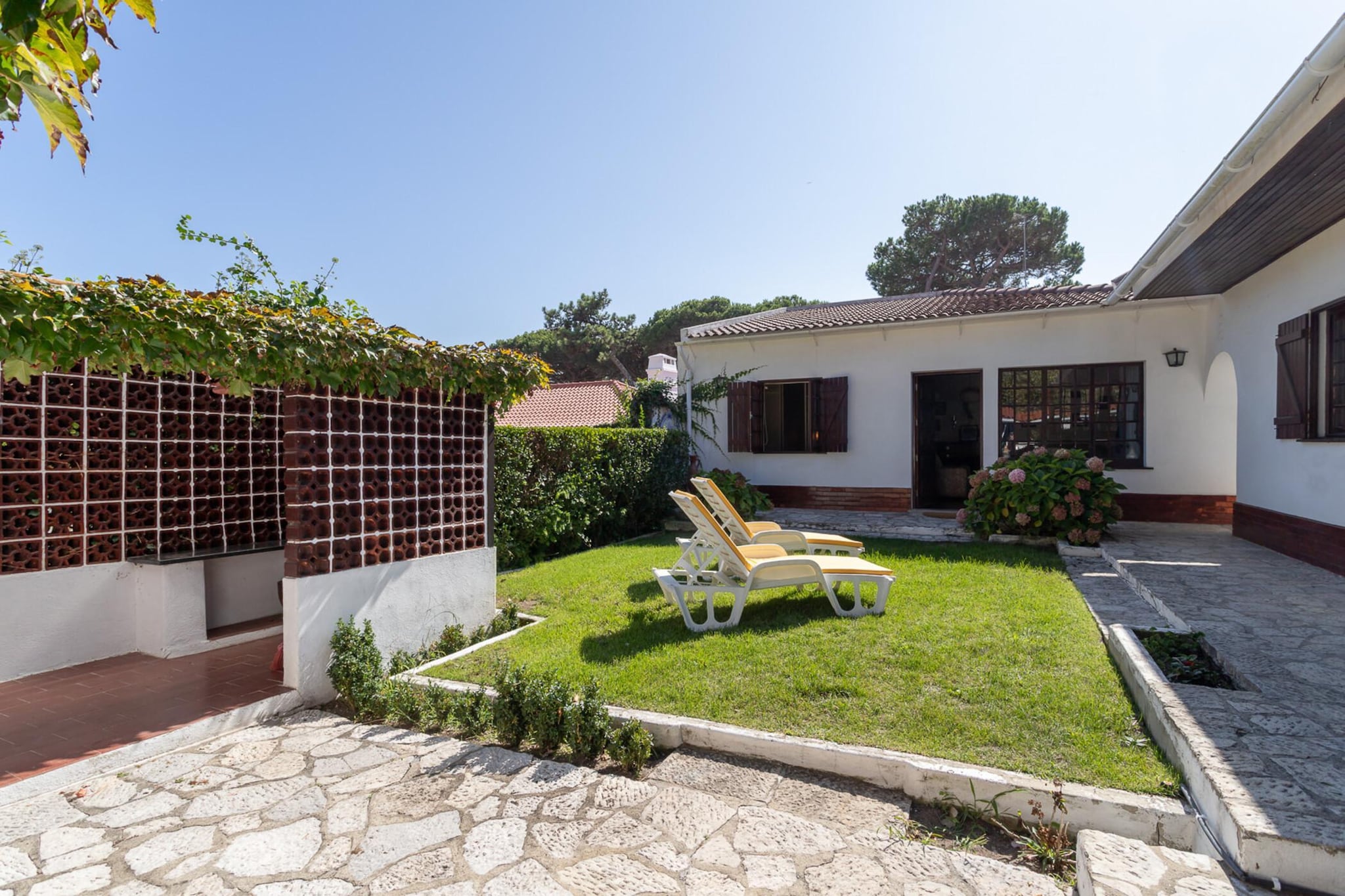 Charming  House and Terrace By Gt House-Garten Sommer