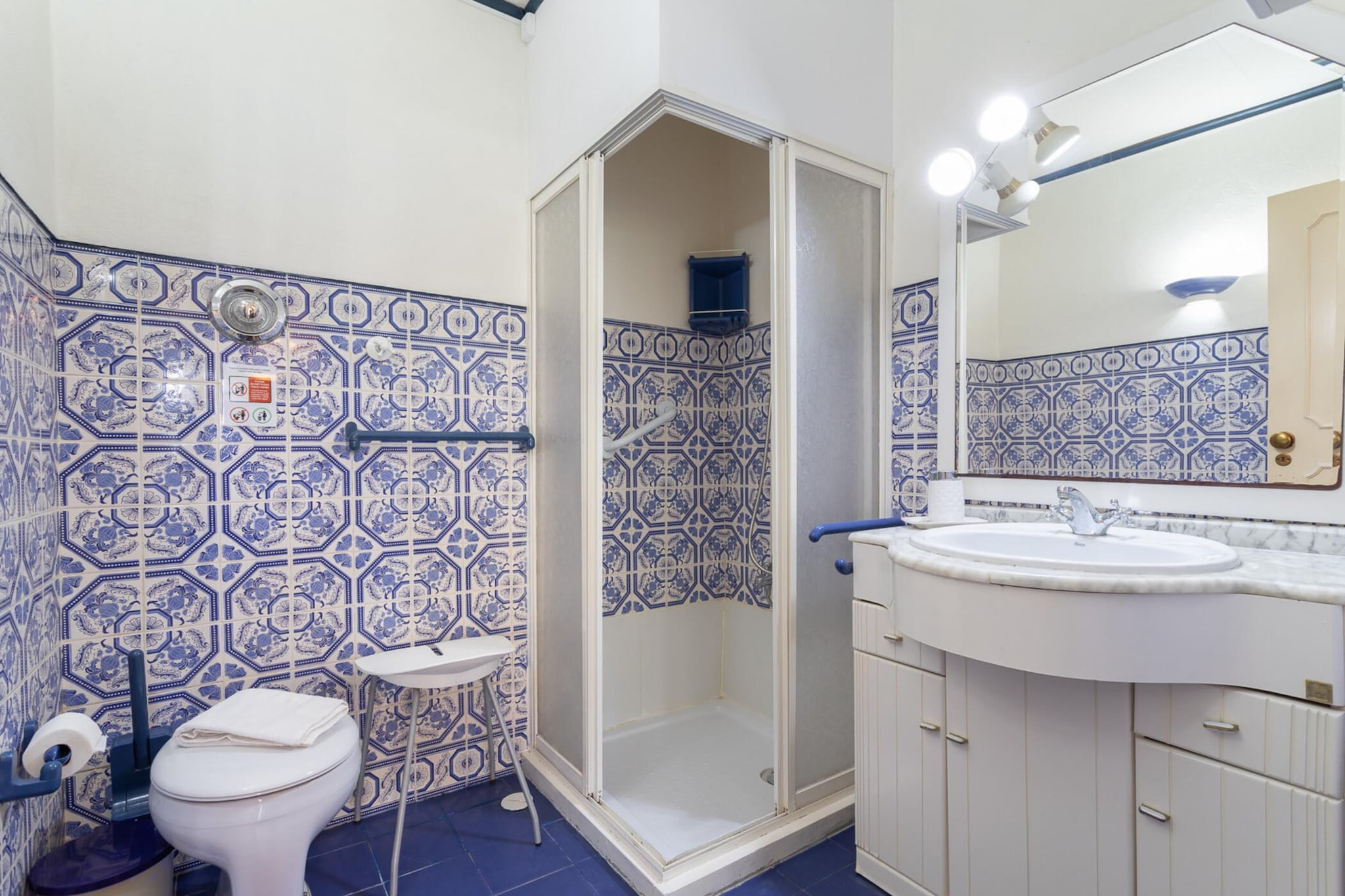 Charming  House and Terrace By Gt House-Badezimmer