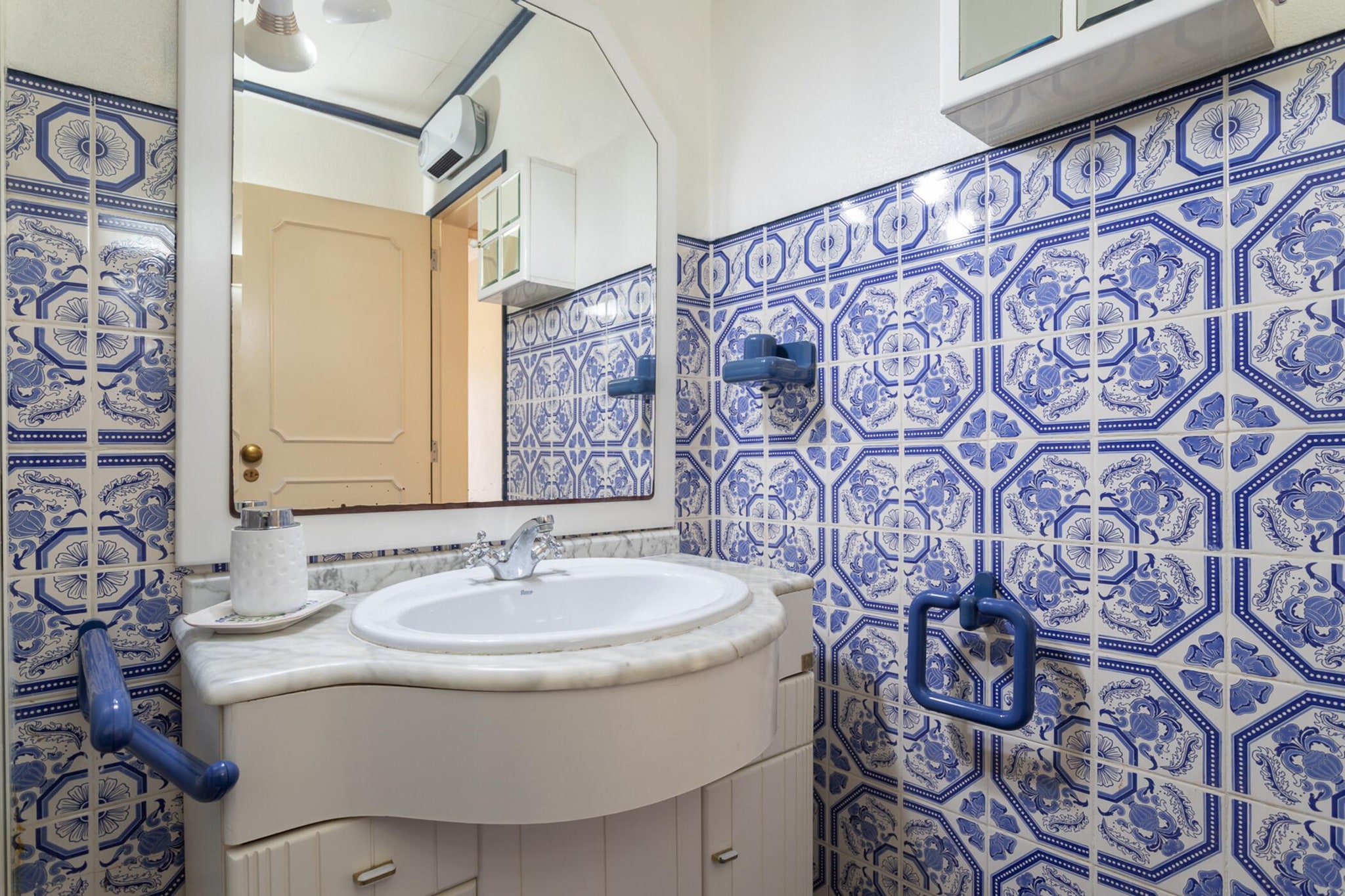 Charming  House and Terrace By Gt House-Badezimmer