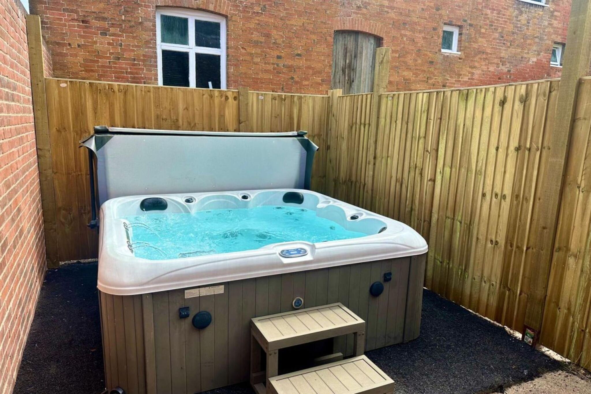 Courtyard View at Longford - Swimming pool