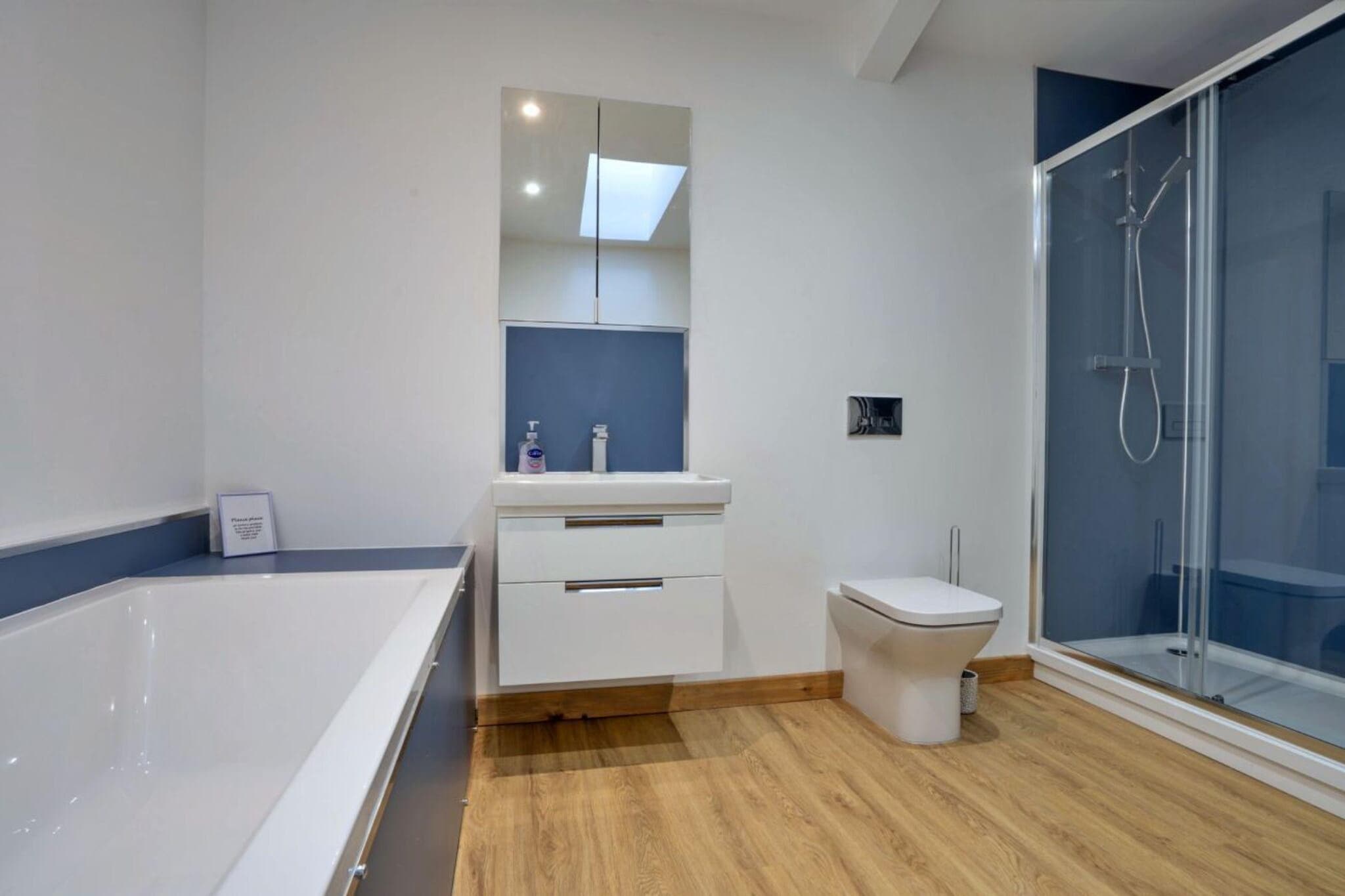 Courtyard View at Longford - Bathroom
