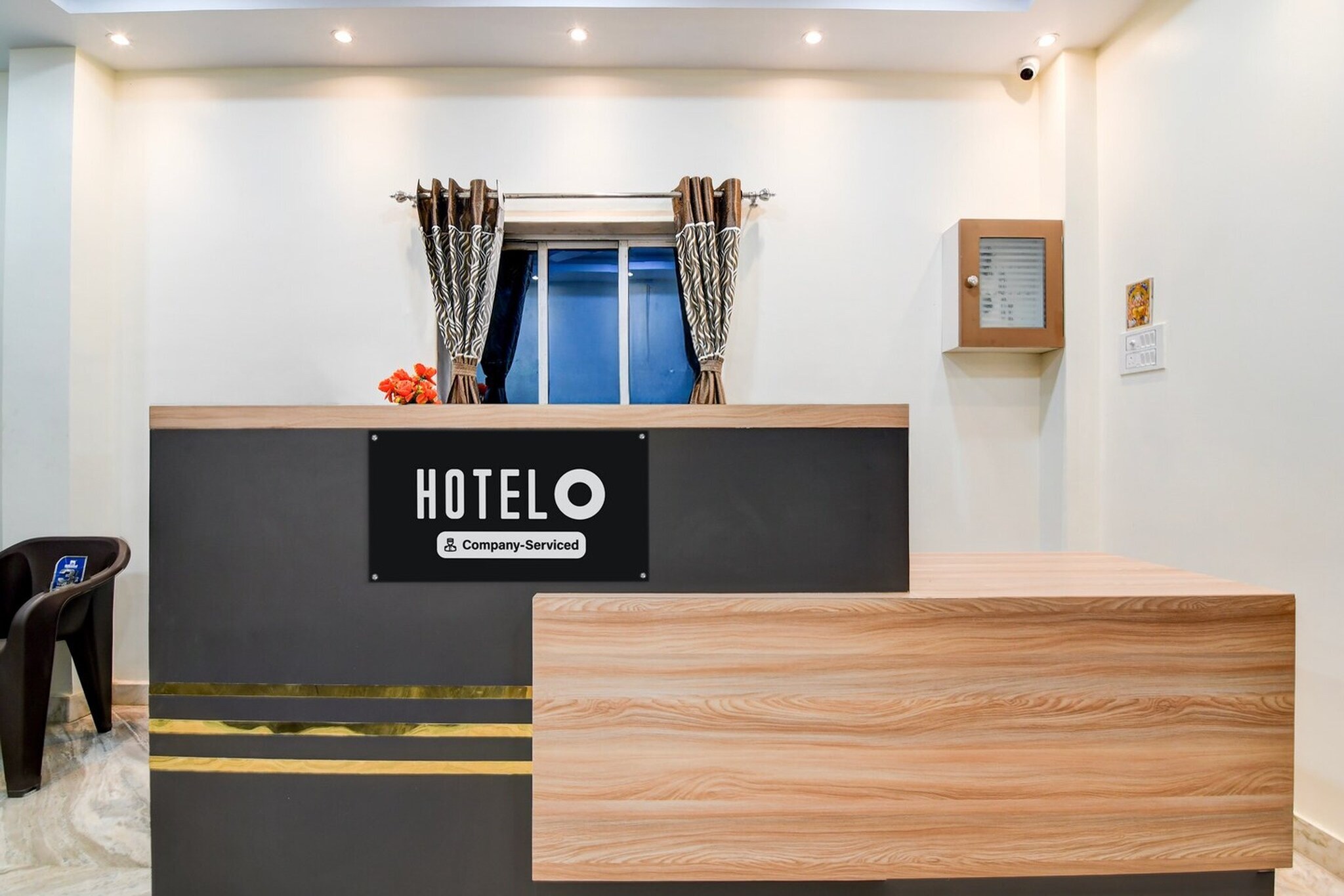 Ground floor: (bedroom(double bed, TV, seating area, air conditioning, telephone, Floor mattress), bathroom(bathtub or shower, washbasin, toilet, Towels incl., shampoo, body soap, hot water), lift)