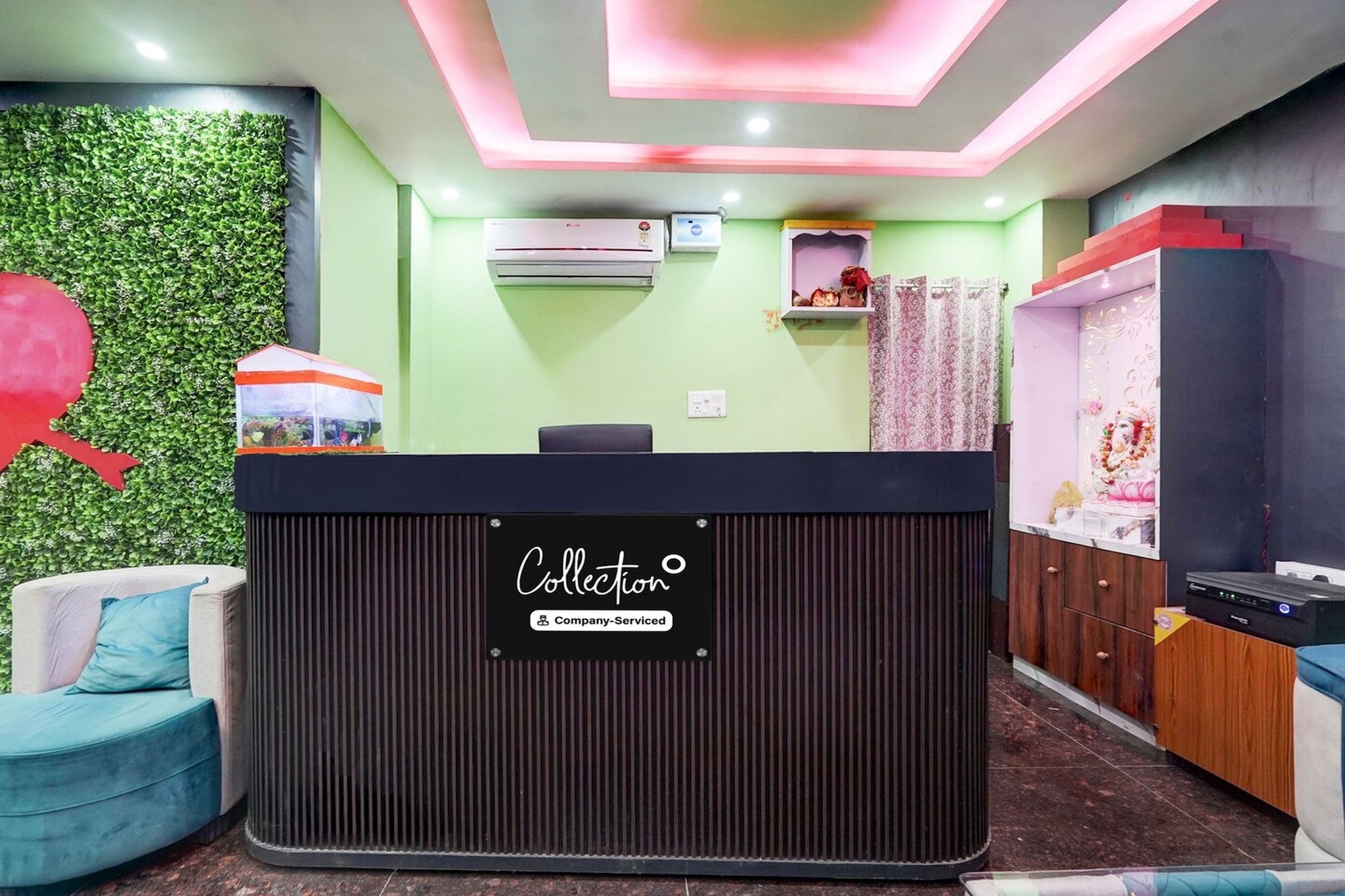 Ground floor: (bedroom(double bed, TV, seating area, air conditioning, telephone), bathroom(bathtub or shower, shower, washbasin, toilet, Towels incl., shampoo, body soap, hot water), lift)