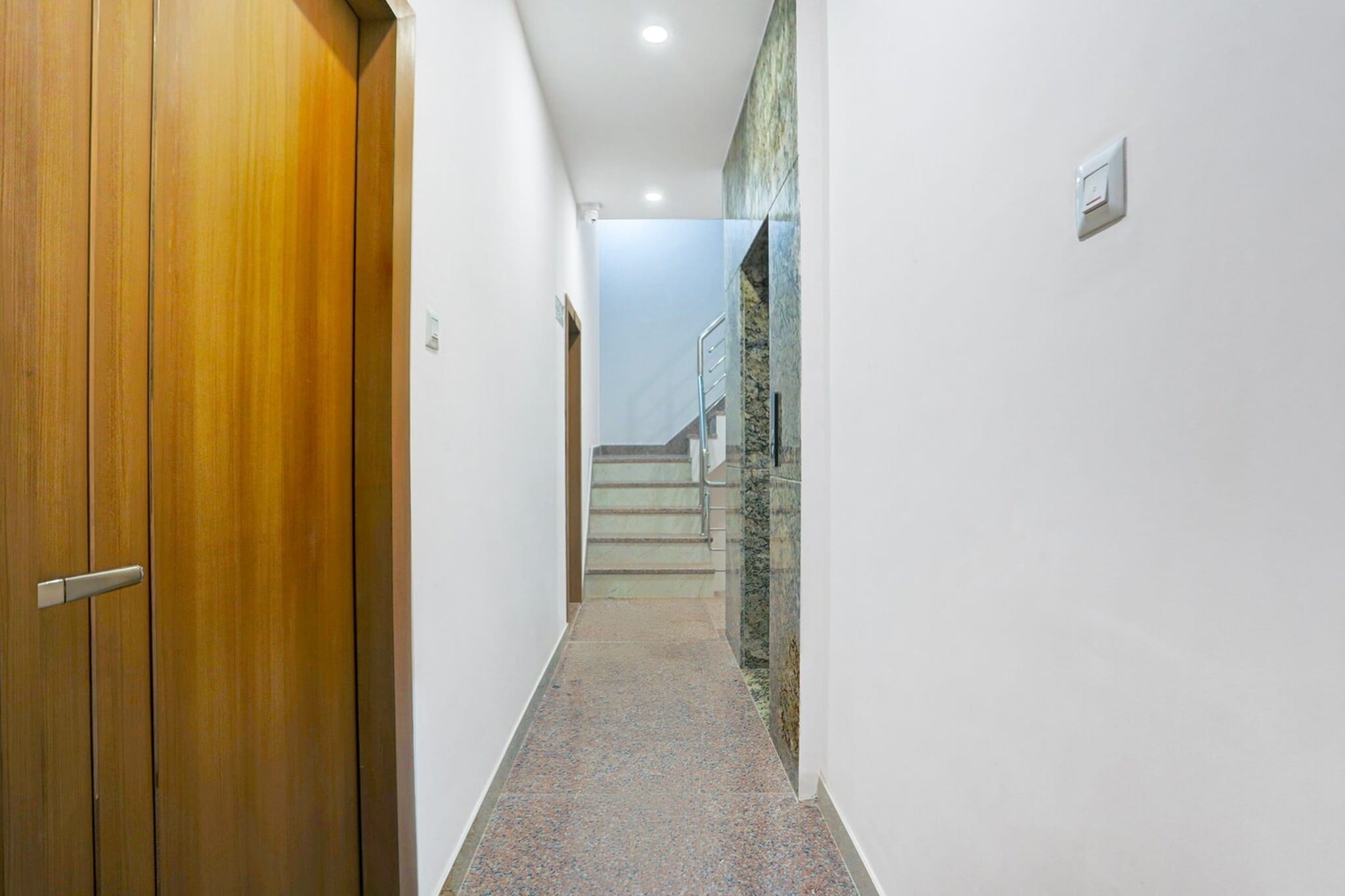 Ground floor: (bedroom(double bed, TV, seating area, air conditioning, telephone), bathroom(bathtub or shower, shower, washbasin, toilet, Towels incl., shampoo, body soap, hot water), lift)