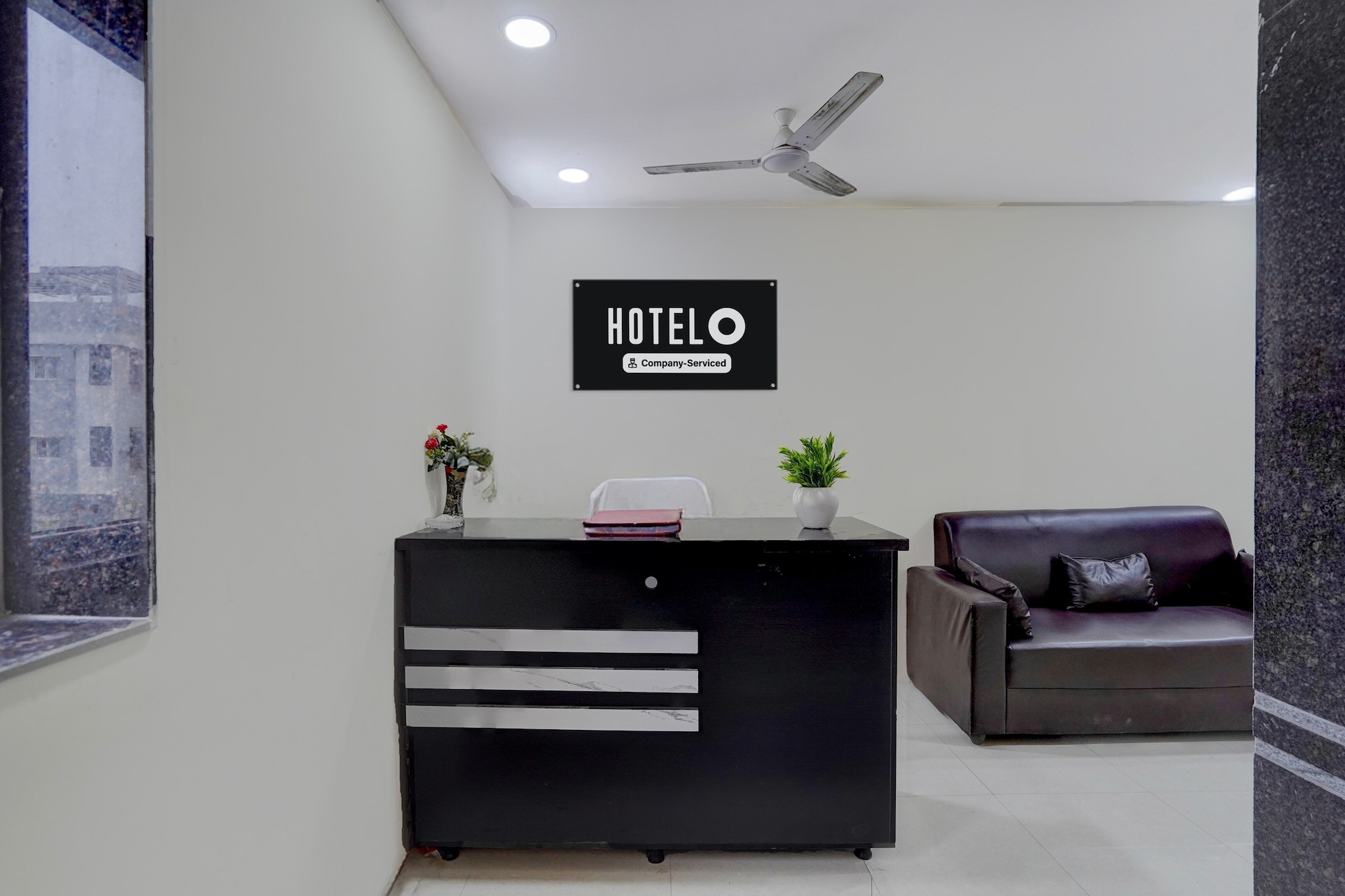 Ground floor: (bedroom(double bed, TV, seating area, air conditioning, Towels incl., telephone), bathroom(bathtub or shower, shower, washbasin, toilet, shampoo, body soap, hot water), lift)