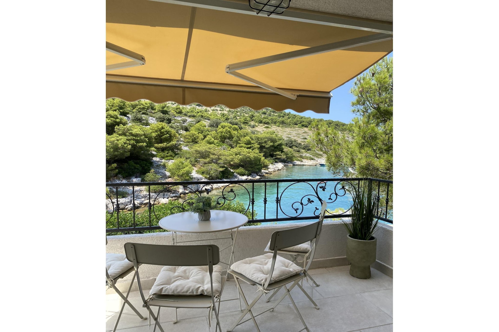 BLUE SERENITY RETREAT IN ŽUT ISLAND OF KORNATI-Terrasbalkon