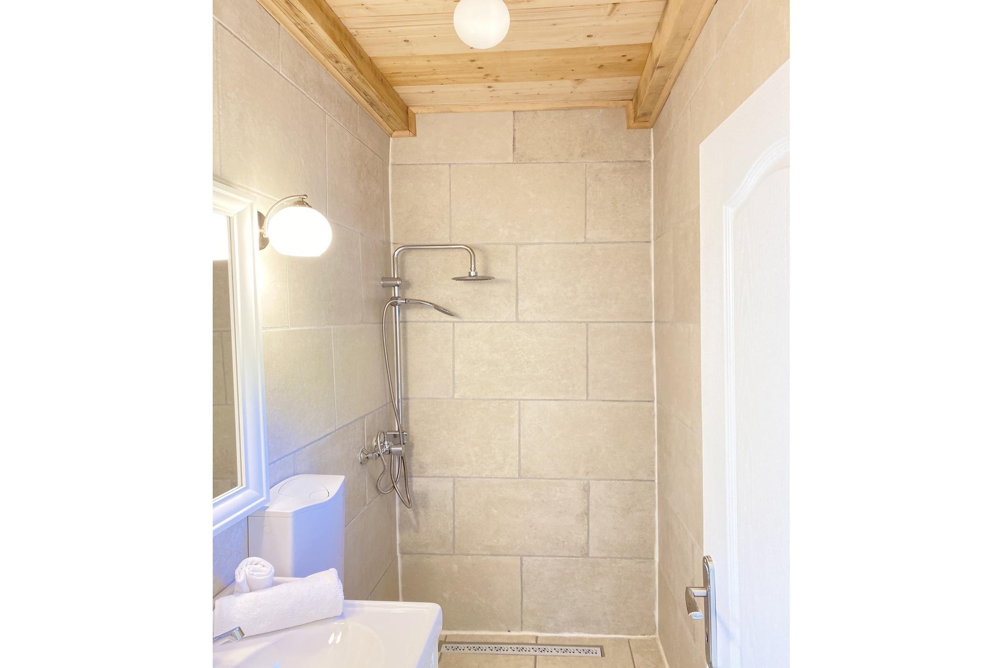 BLUE SERENITY RETREAT IN ŽUT ISLAND OF KORNATI-Badkamer