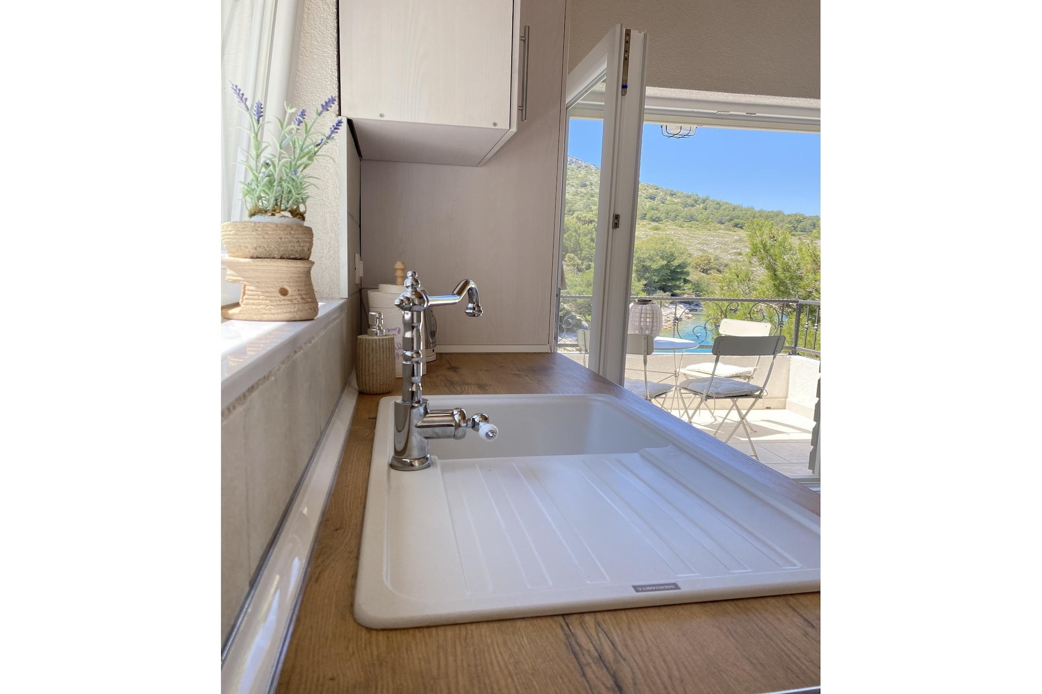 BLUE SERENITY RETREAT IN ŽUT ISLAND OF KORNATI-Keuken