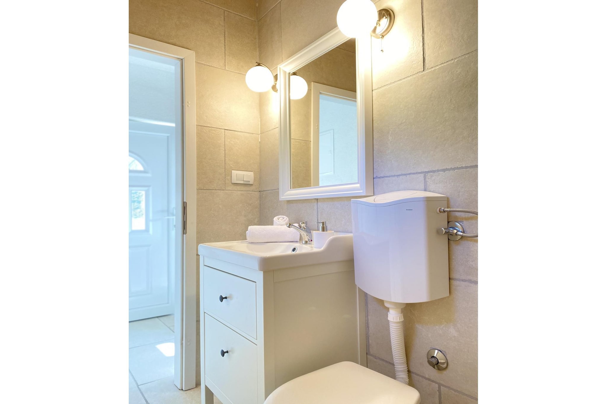 BLUE SERENITY RETREAT IN ŽUT ISLAND OF KORNATI-Badkamer