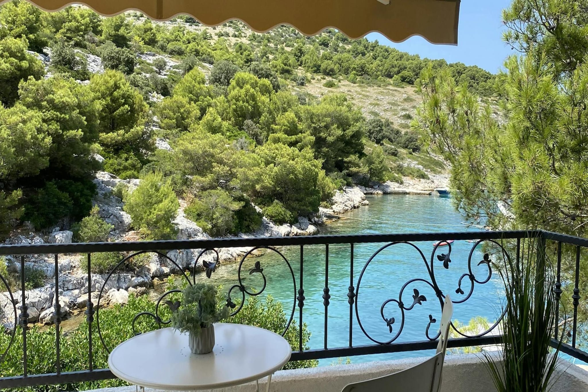 BLUE SERENITY RETREAT IN ŽUT ISLAND OF KORNATI