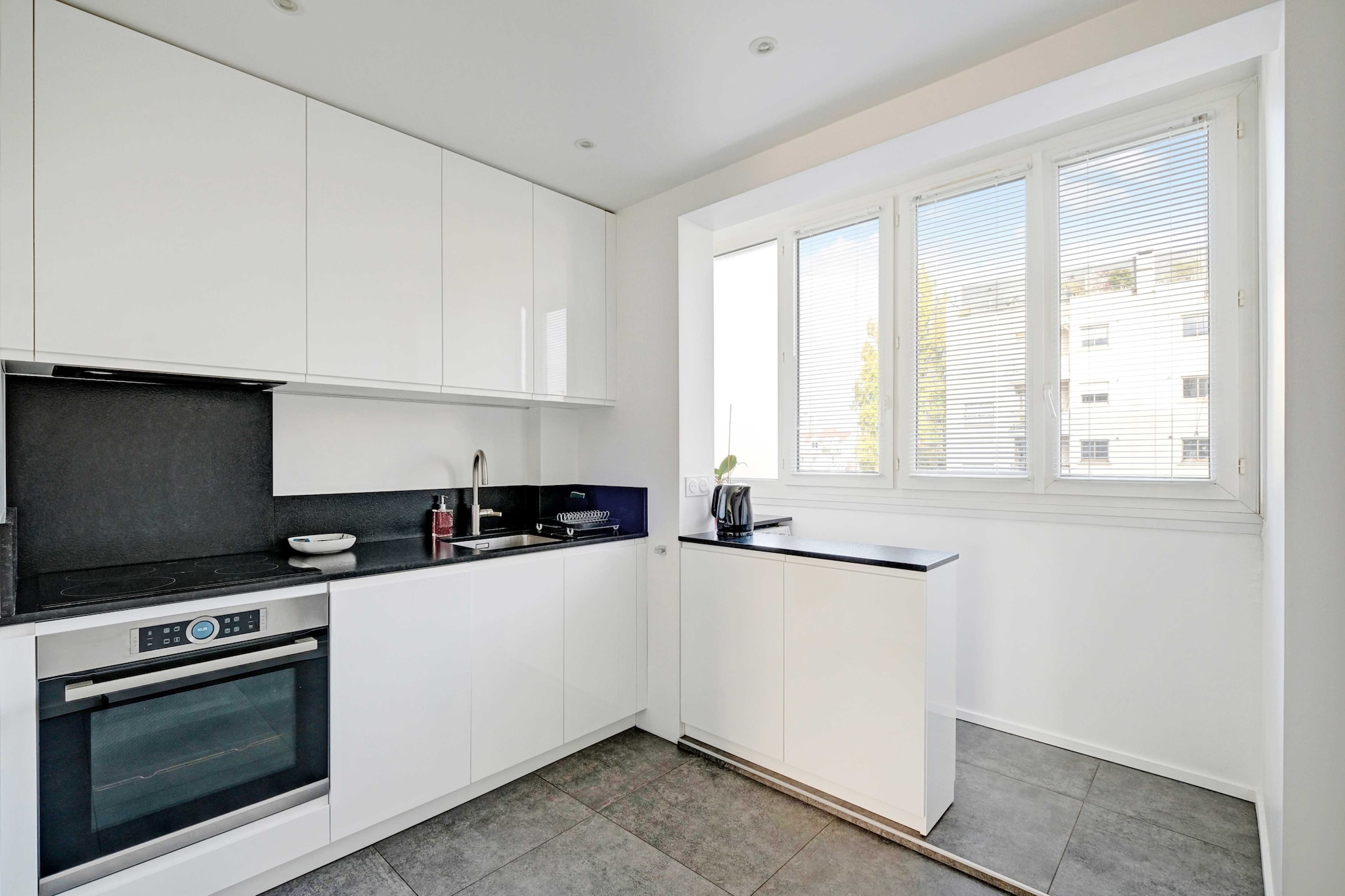 IY-25B-REPUBLIQUE-M-Niet-getagd