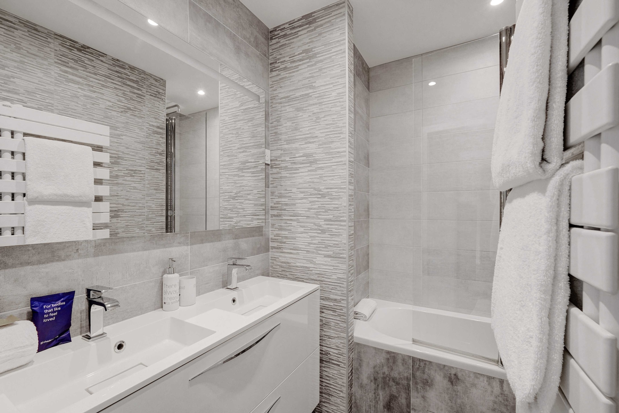 IY-25B-REPUBLIQUE-M-Niet-getagd