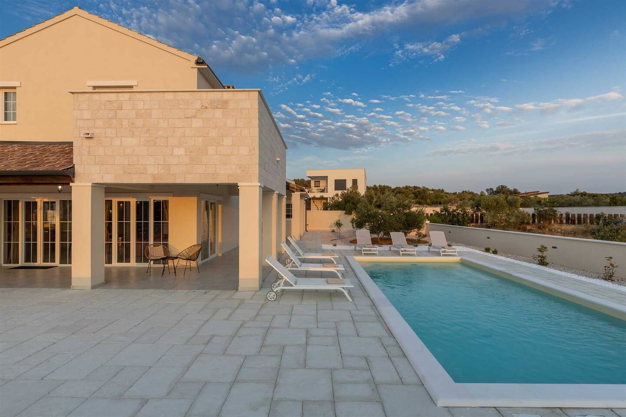 VILLA ROYAL STONE-Piscine