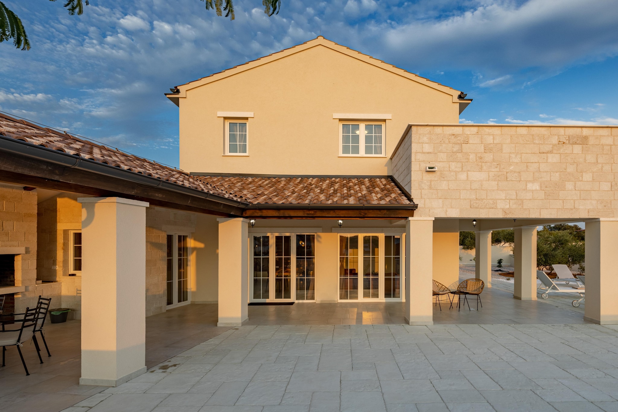 Villa Royal Stone with Pool in Jezera
