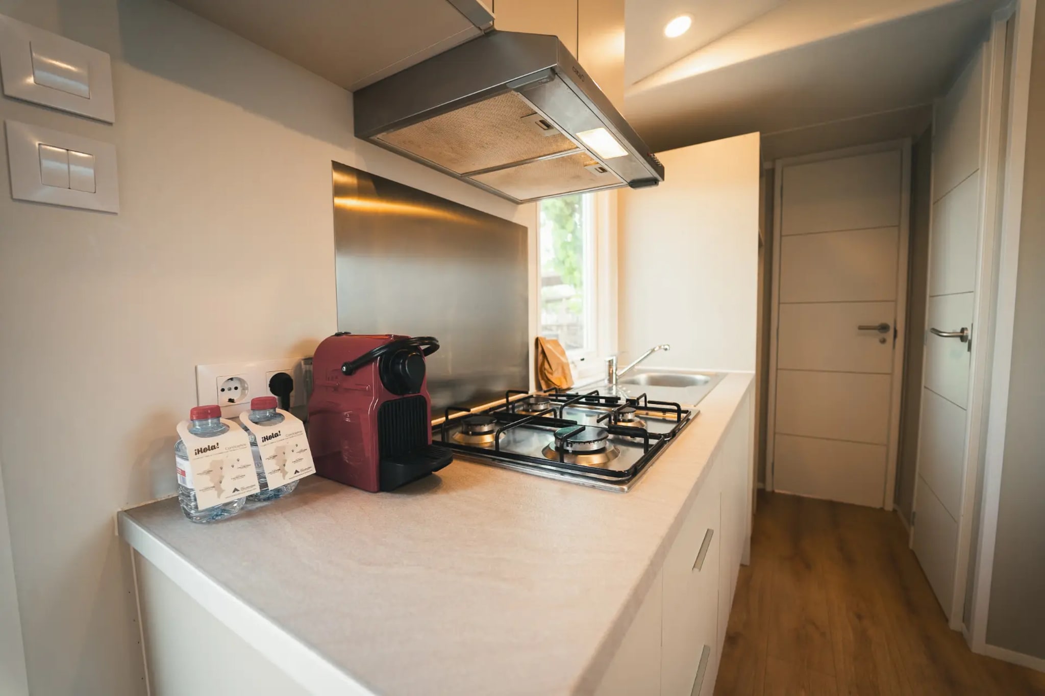 HOLA CAMP CHILCHES-Comfort 4-Keuken