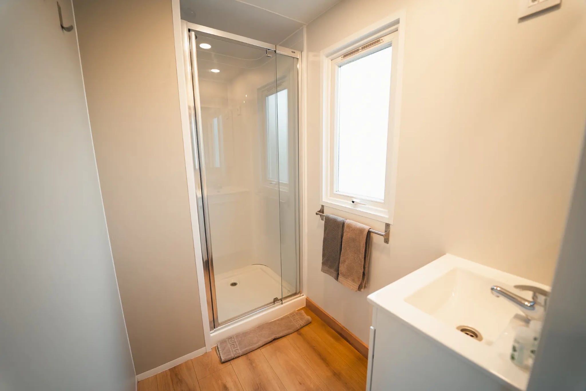 HOLA CAMP CHILCHES-Comfort 4-Badkamer