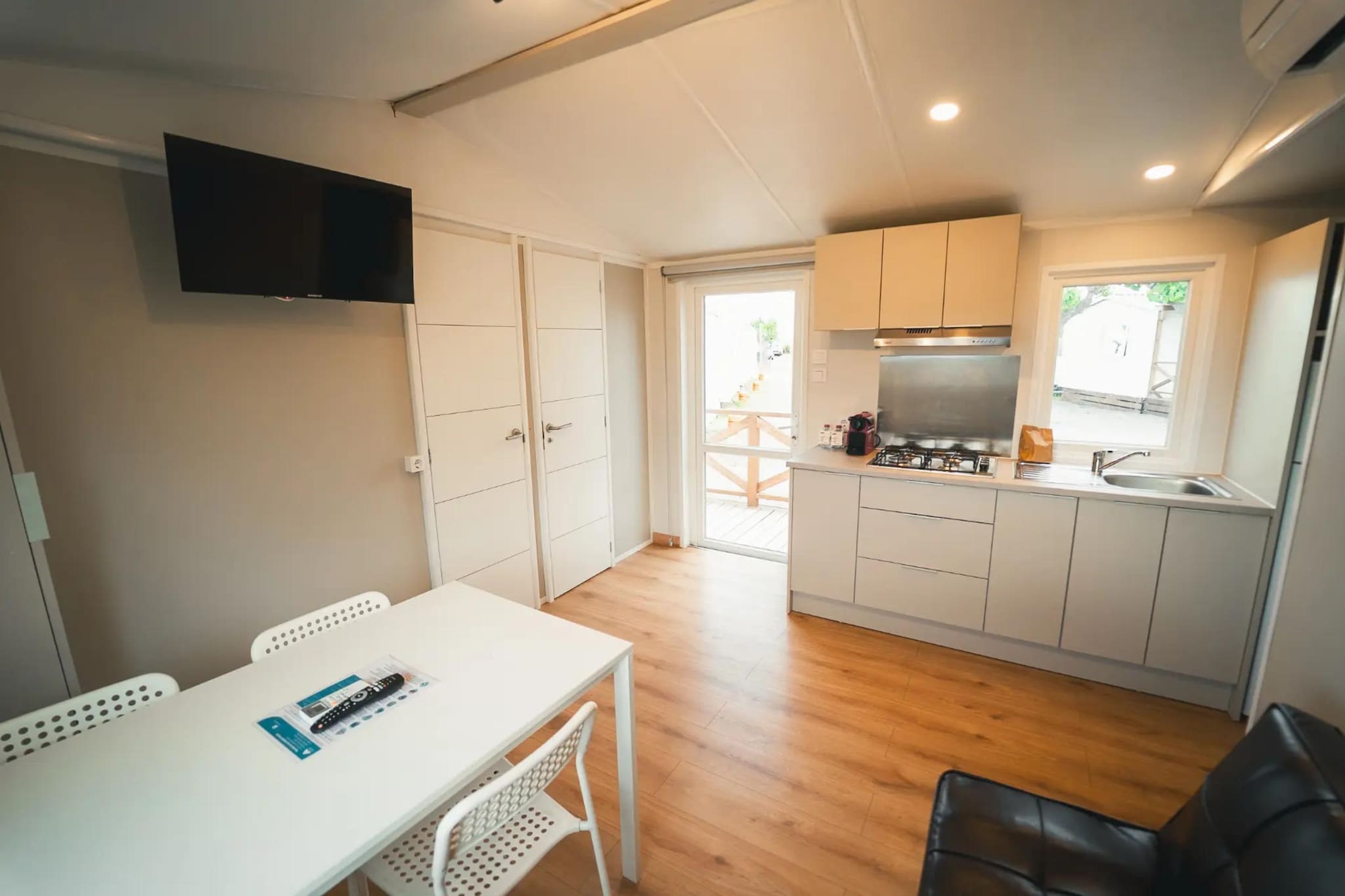 HOLA CAMP CHILCHES-Comfort 4-Eetkamer