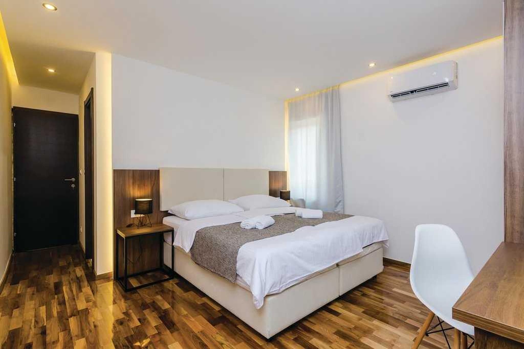 HOLIDAY HOUSE STONE BLISS