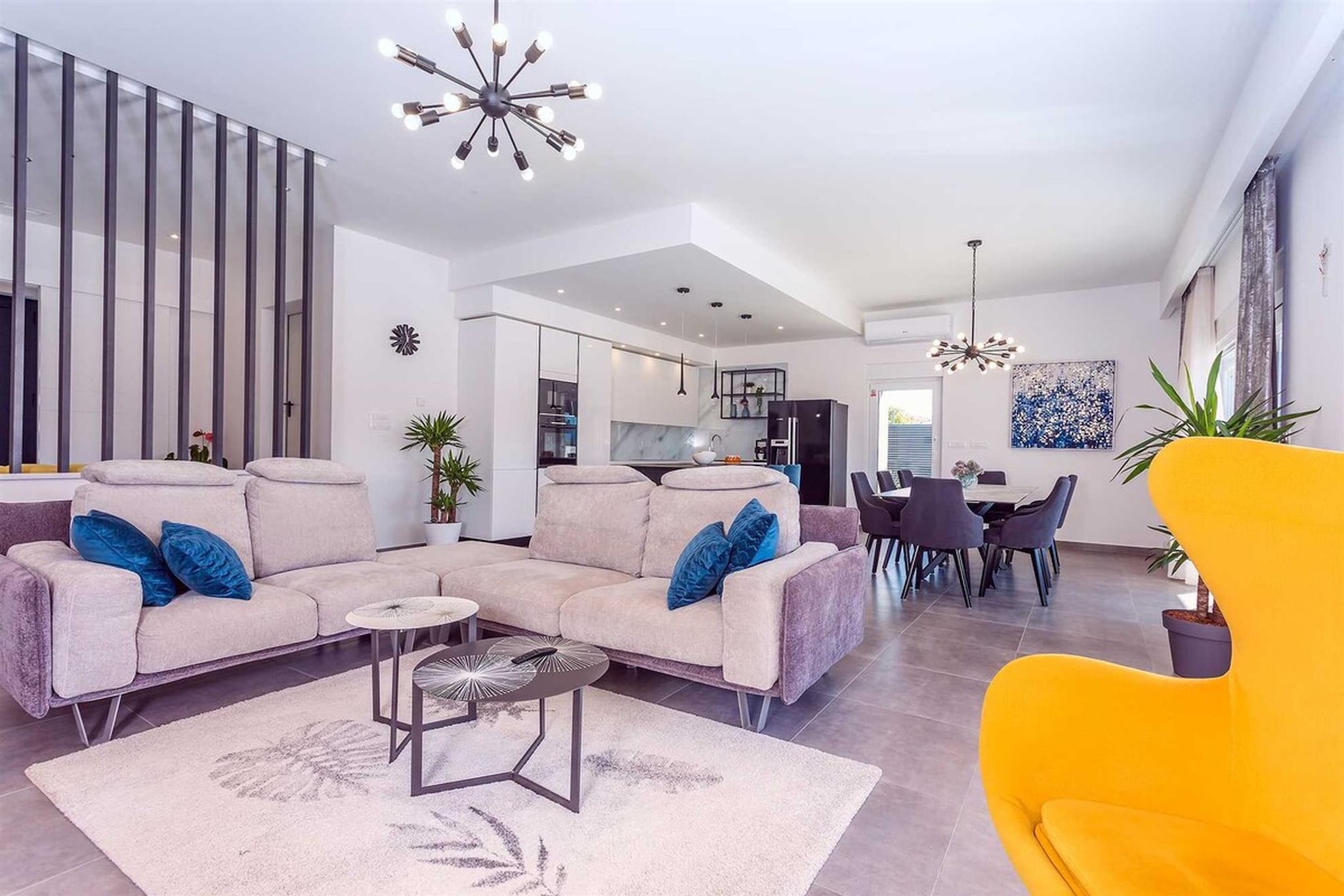 VILLA CASA MIA LUXURY RETREAT WITH SWIMMING POOL-Salon