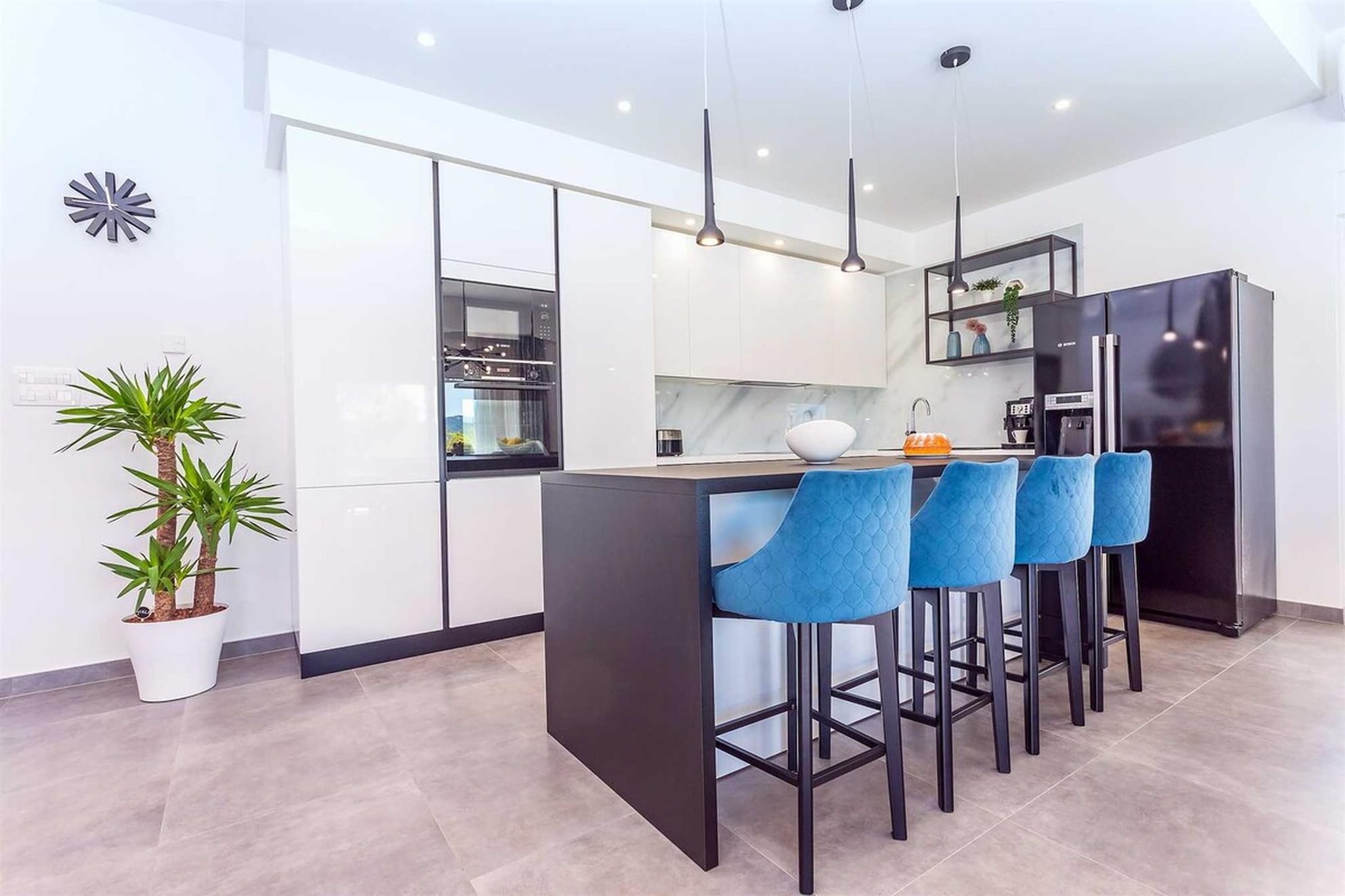 VILLA CASA MIA LUXURY RETREAT WITH SWIMMING POOL-Cuisine