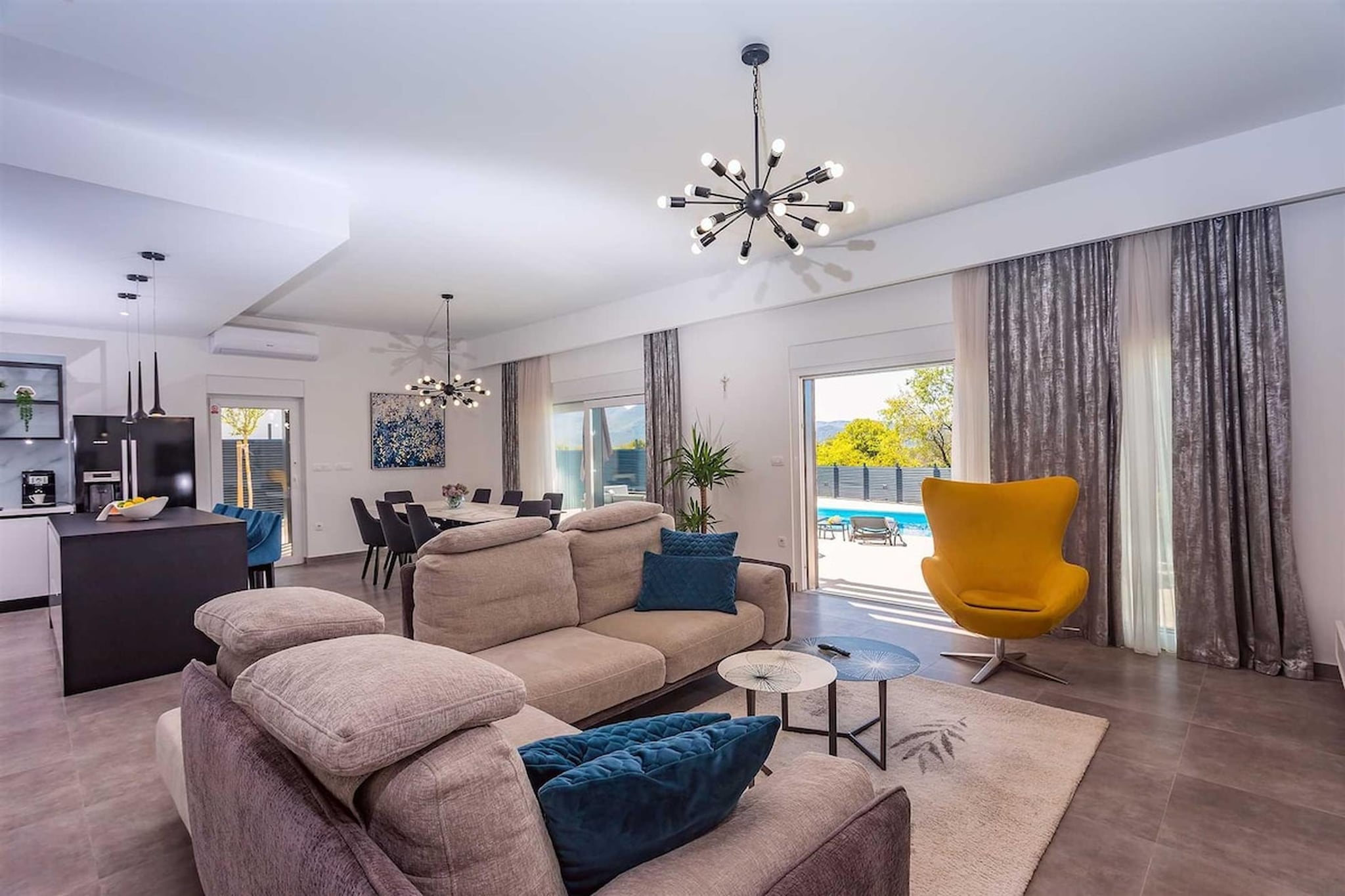 VILLA CASA MIA LUXURY RETREAT WITH SWIMMING POOL-Salon