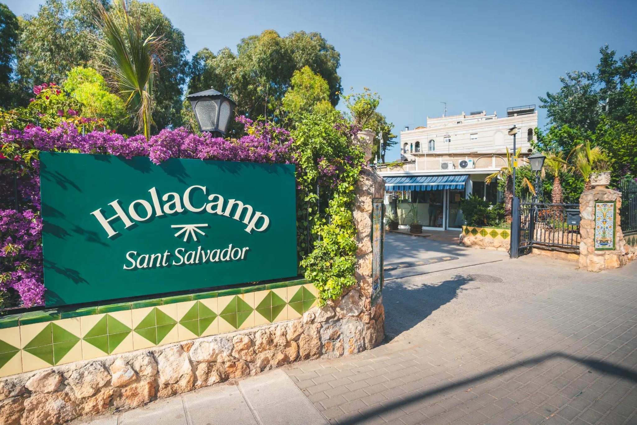 HOLA CAMP SANT SALVADOR-Superior 6-Hall & reception