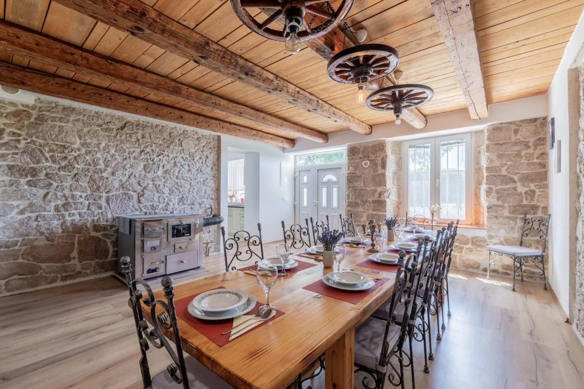 Villa Lavandis-Eetkamer