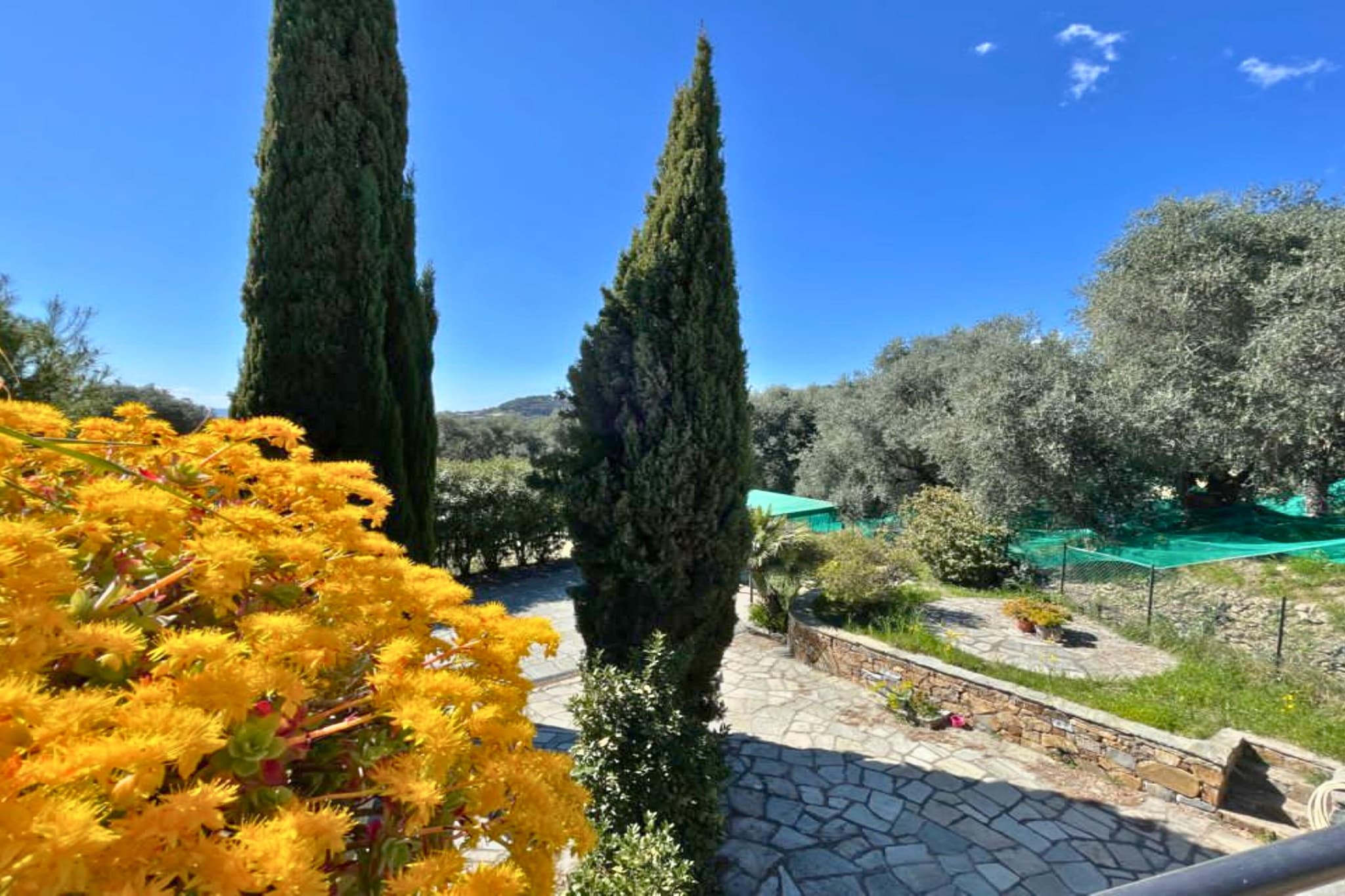 Apartment in einer charmanten Villa mit Meerblick-Jardins en été