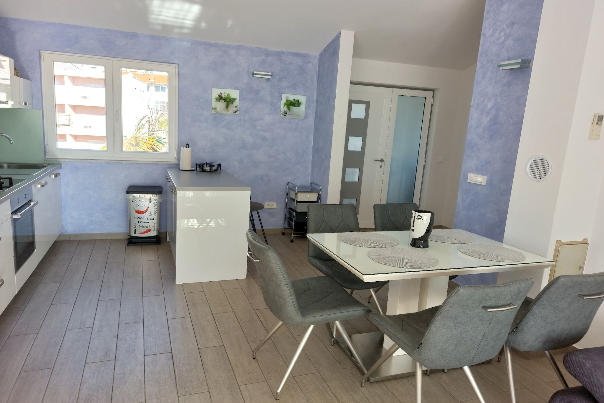 Villa Nižić Makarska -Two Bedroom Apartment With Terrace And Hot Tub (Lux F) - Eetkamer