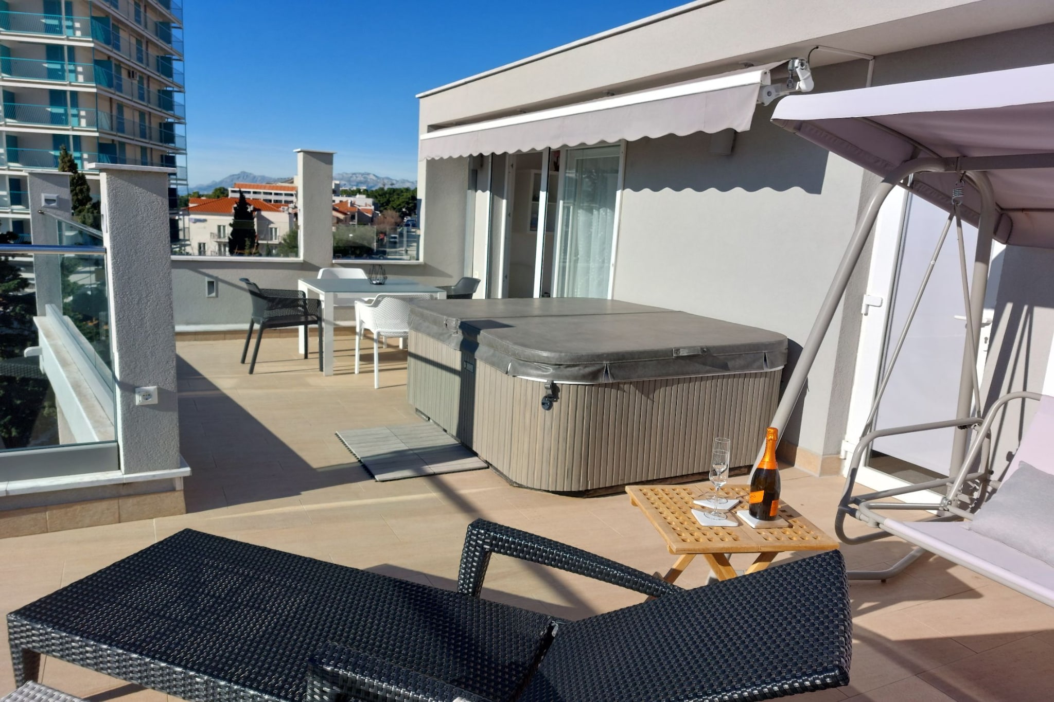 Villa Nižić Makarska -Two Bedroom Apartment With Terrace And Hot Tub (Lux F) - Terrasbalkon