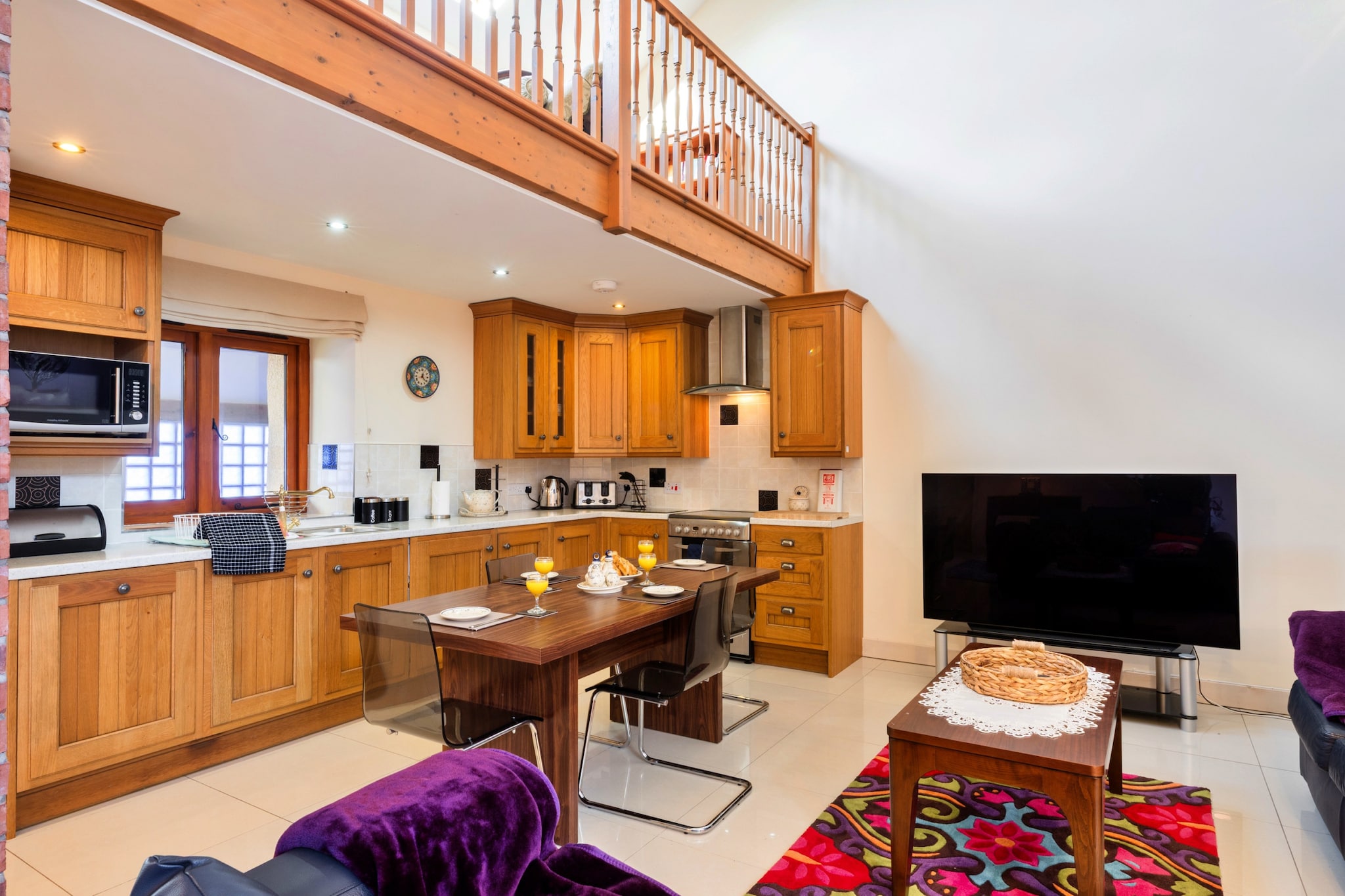 Cob Barn, Great Houndbeare Farm - Dining room