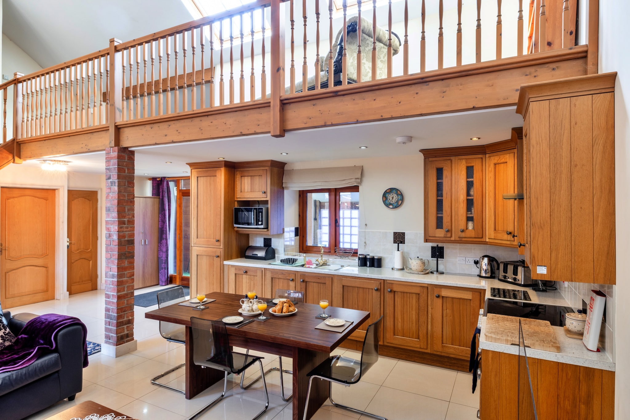 Cob Barn, Great Houndbeare Farm - Kitchen